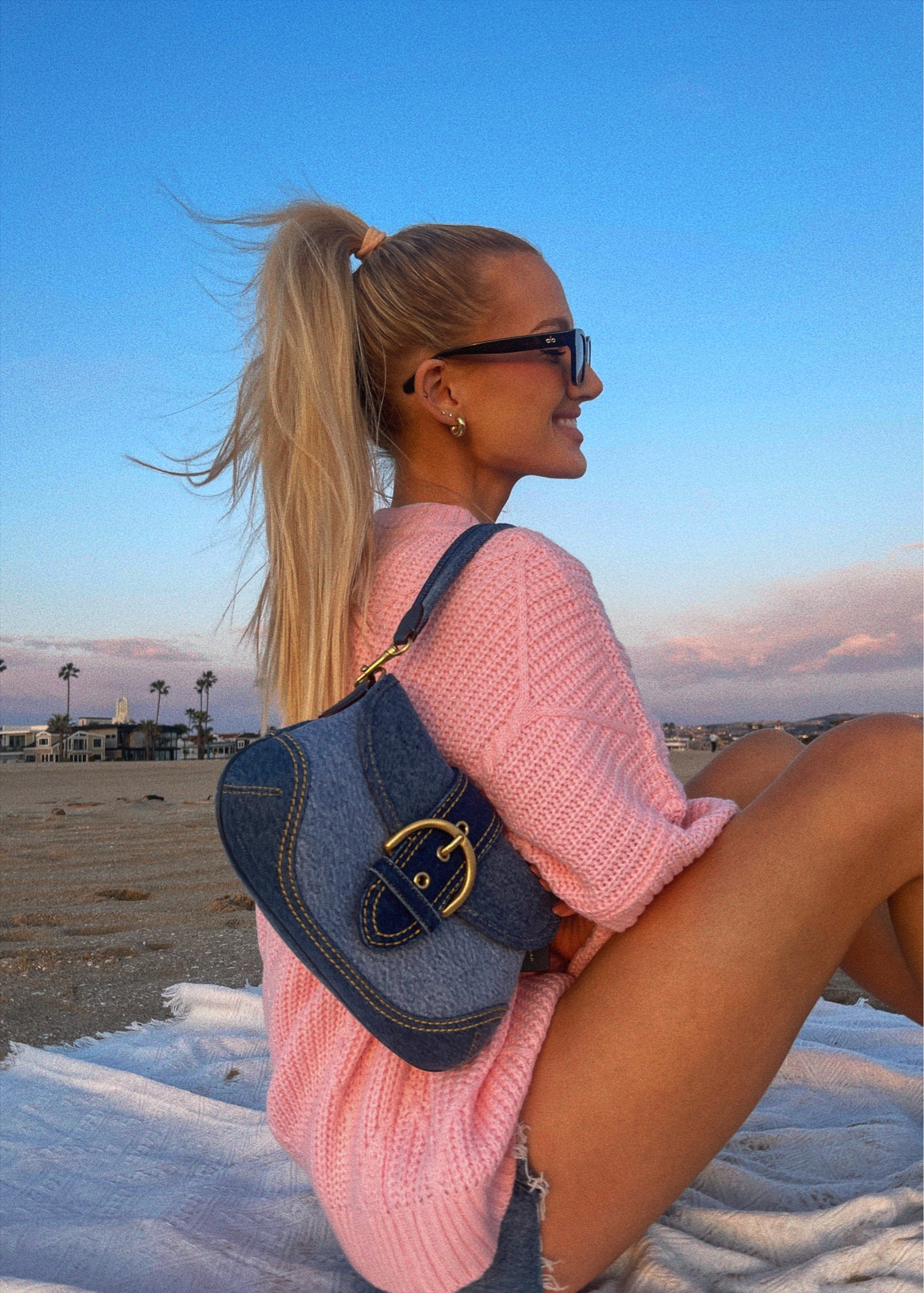 Medium in sweater 

#LTKstyletip #LTKitbag #LTKfindsunder100