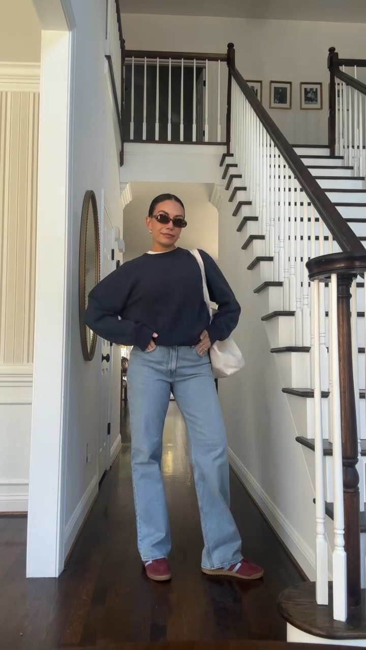 On the go, mom fit loading ✨ Simple not boring

#easytowear #momstylelife #capsulewardrobe #wearablefashion #outfitreels #momstyleblogger