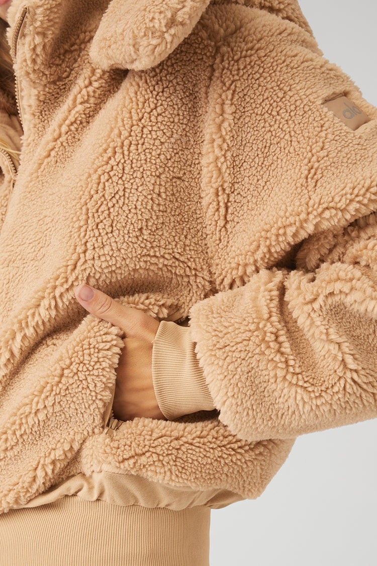 Foxy Sherpa Jacket - Camel | Alo Yoga (US)