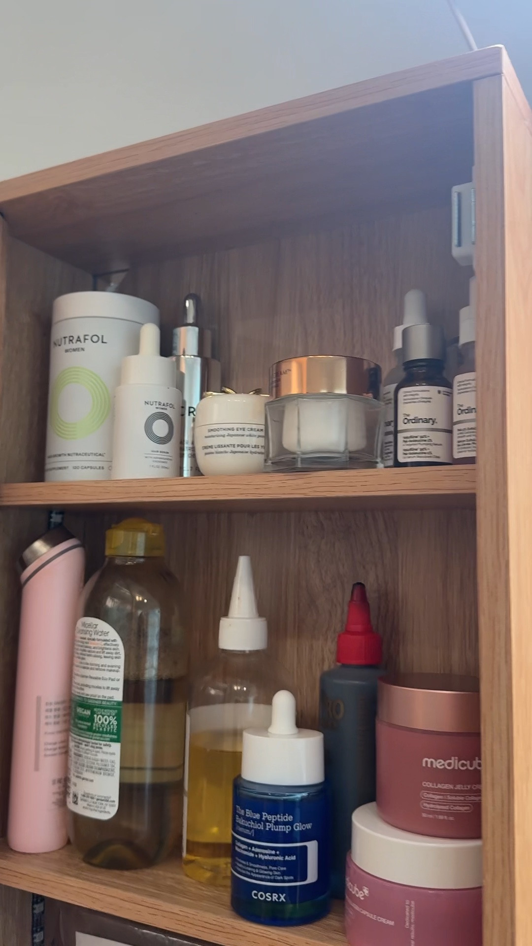 🌸 Come take a look at everything on my vanity! These are the beauty products I use the most from my micellar water and skincare to my everyday essentials that help me feel put together. They’re the products I keep repurchasing because I genuinely love them and they never disappoint.

🤍 Les enseño todos los productos que tengo en mi vanity y que uso casi todos los días. Desde mi agua micelar y mis productos para el cuidado de la piel hasta otros esenciales de belleza que nunca faltan en mi rutina. Son mis favoritos porque realmente funcionan y me encanta recomendarlos.

Shop the links below.

Follow me on Instagram and YouTube @kirasfashionfinds

#LTKBeauty #LTKvlog #LTKselfcare