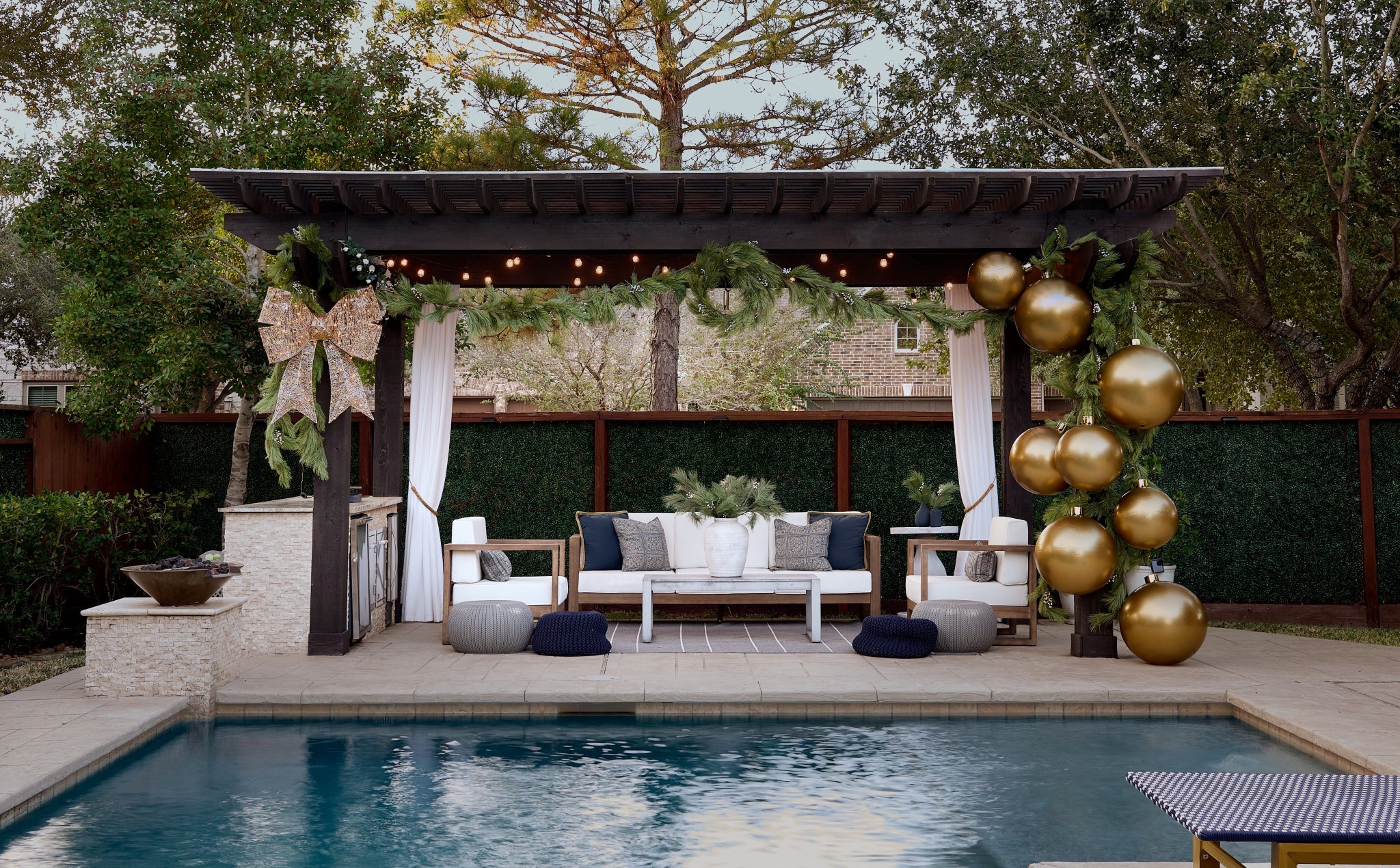 Outdoor CHRISTMAS 🌲✨🌲

Add some holiday magic to the pergola. These blowup ornaments are so easy and look so great! I attached everything only using zip ties.


Christmas decor
Outdoor decor
Garland


#LTKHoliday #LTKSeasonal #LTKHome