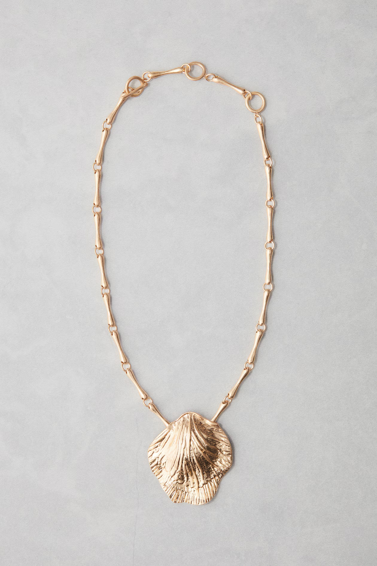 Seashell-Pendant Necklace | H&M (US + CA)