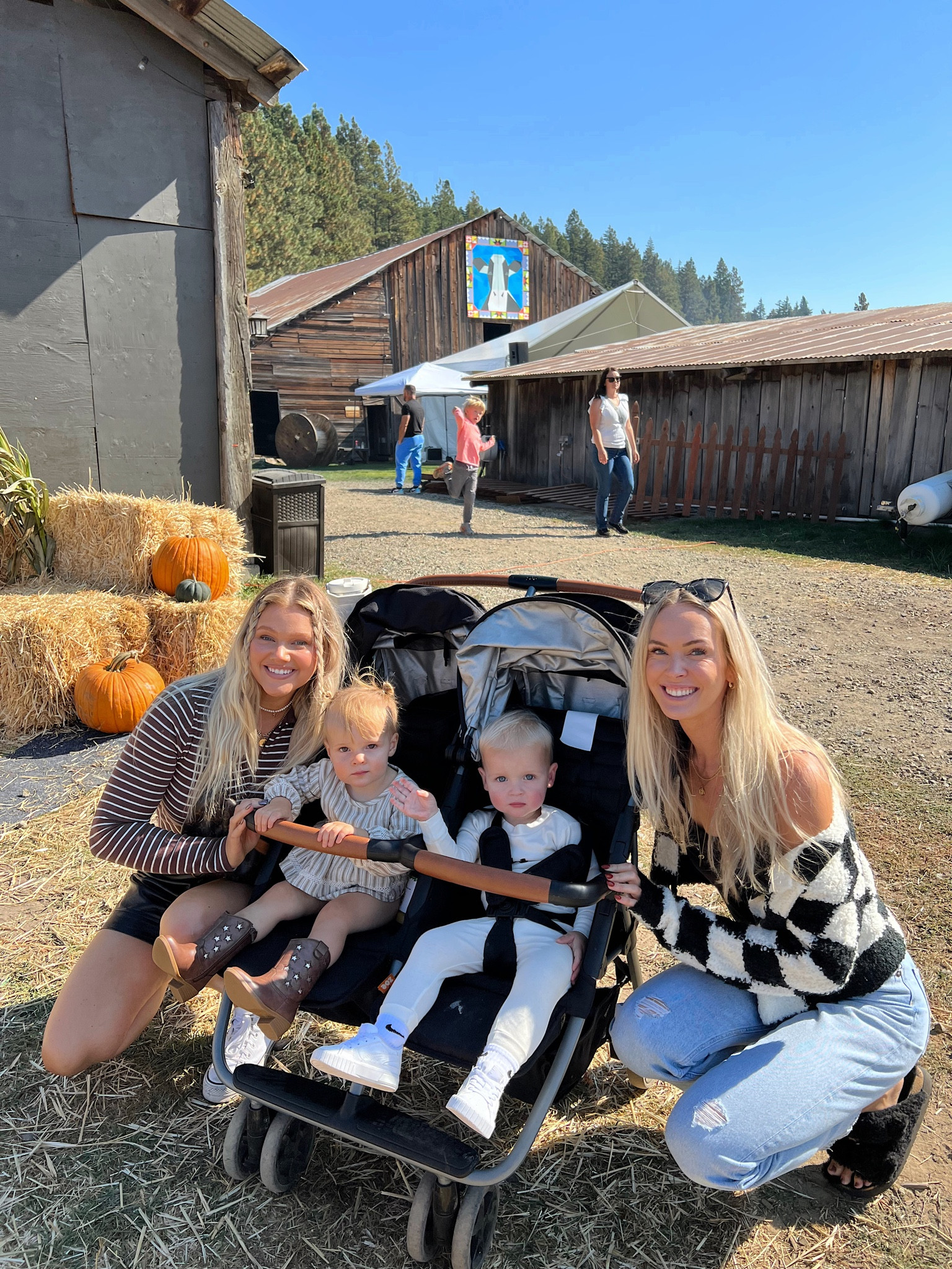 Shorts: tts 29 they haven’t a loose fit
Abercrombie striped top tts
Converse sneaks tts 7.5 