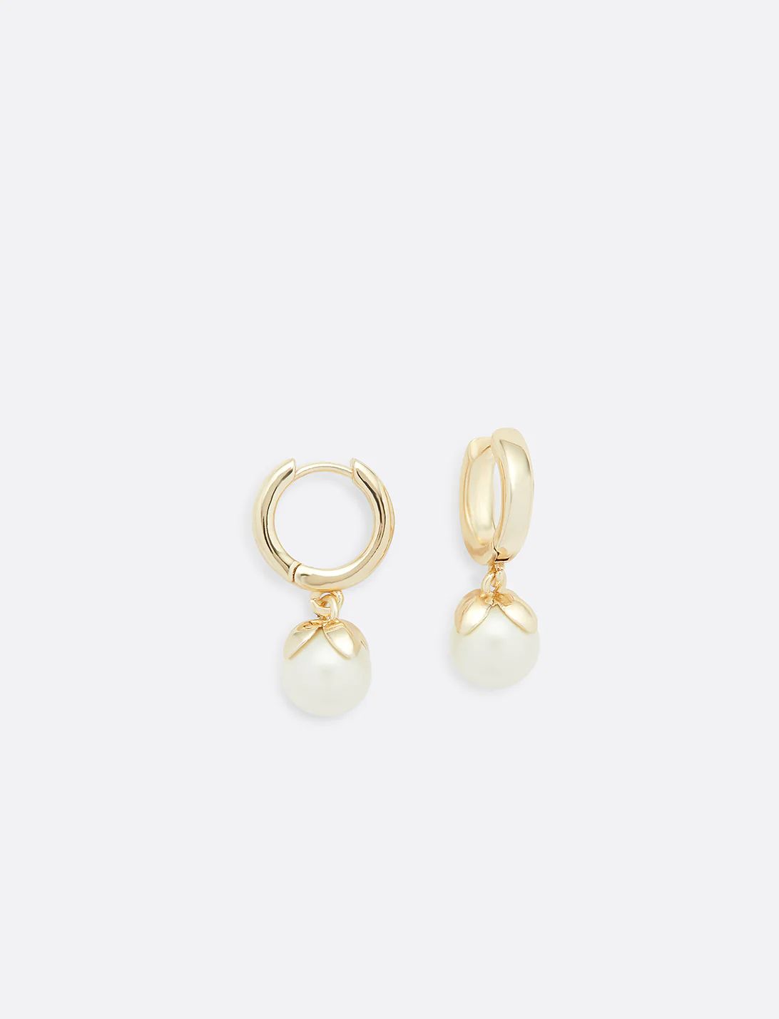 Pearl Charm Huggie Earring | Draper James (US)