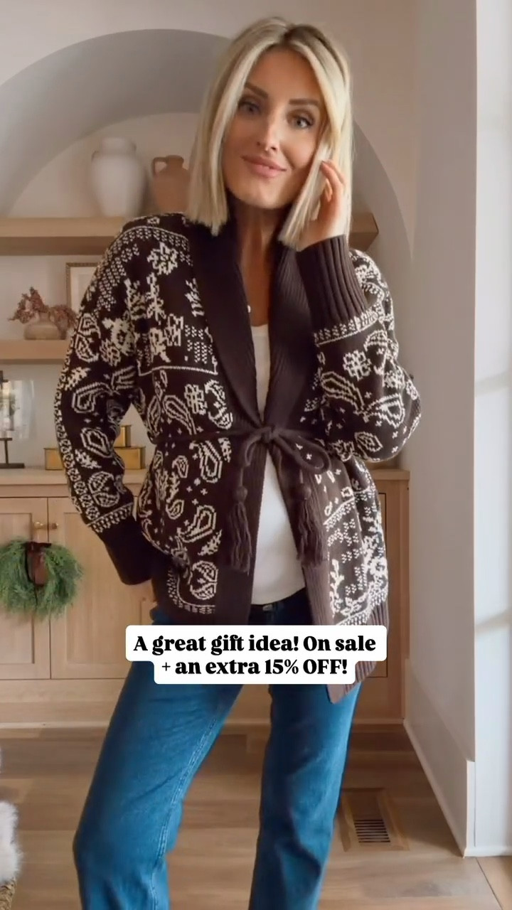 This brown paisley cardigan is so cute! I love that it comes with a tie! I styled it with these maternity jeans I can’t stop wearing! Wearing S in cardigan & 25 in jeans! Use AFLOVERLY for an extra 15% off!

Loverly Grey, Abercrombie sale, Black Friday, cyber week, brown cardigan, brown sweater, maternity jeanss

#LTKSaleAlert #LTKCyberWeek
