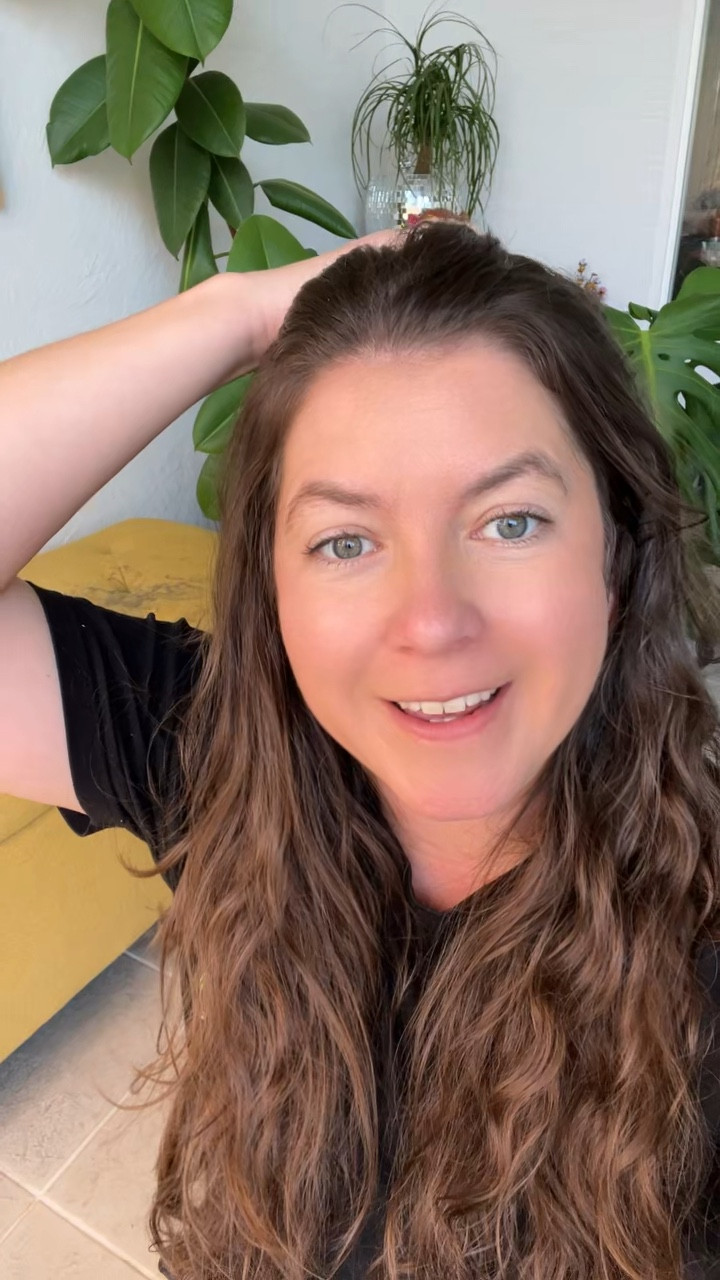 It’s the first update on the sweet potato I’m growing in water! It’s… fuzzy… but we have one root! 

Changing the water got rid of the fuzz and hopefully it starts growing more roots and shoots! 

#sweetpotato #growingsweetpotato #ediblegarden