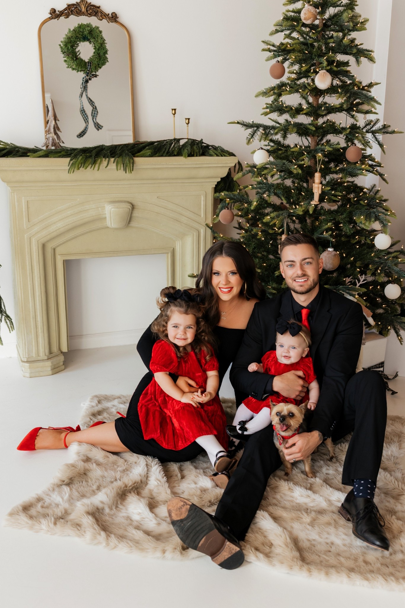 “LANDONSAVE30” saves 30% off Vici!

#christmascardphotos #familychristmasphoto #familychristmaspictures #holidaystyle #familyphotooutfits #babysfirstchristmas #holidayphotos 

#LTKMens #LTKCyberWeek #LTKHoliday