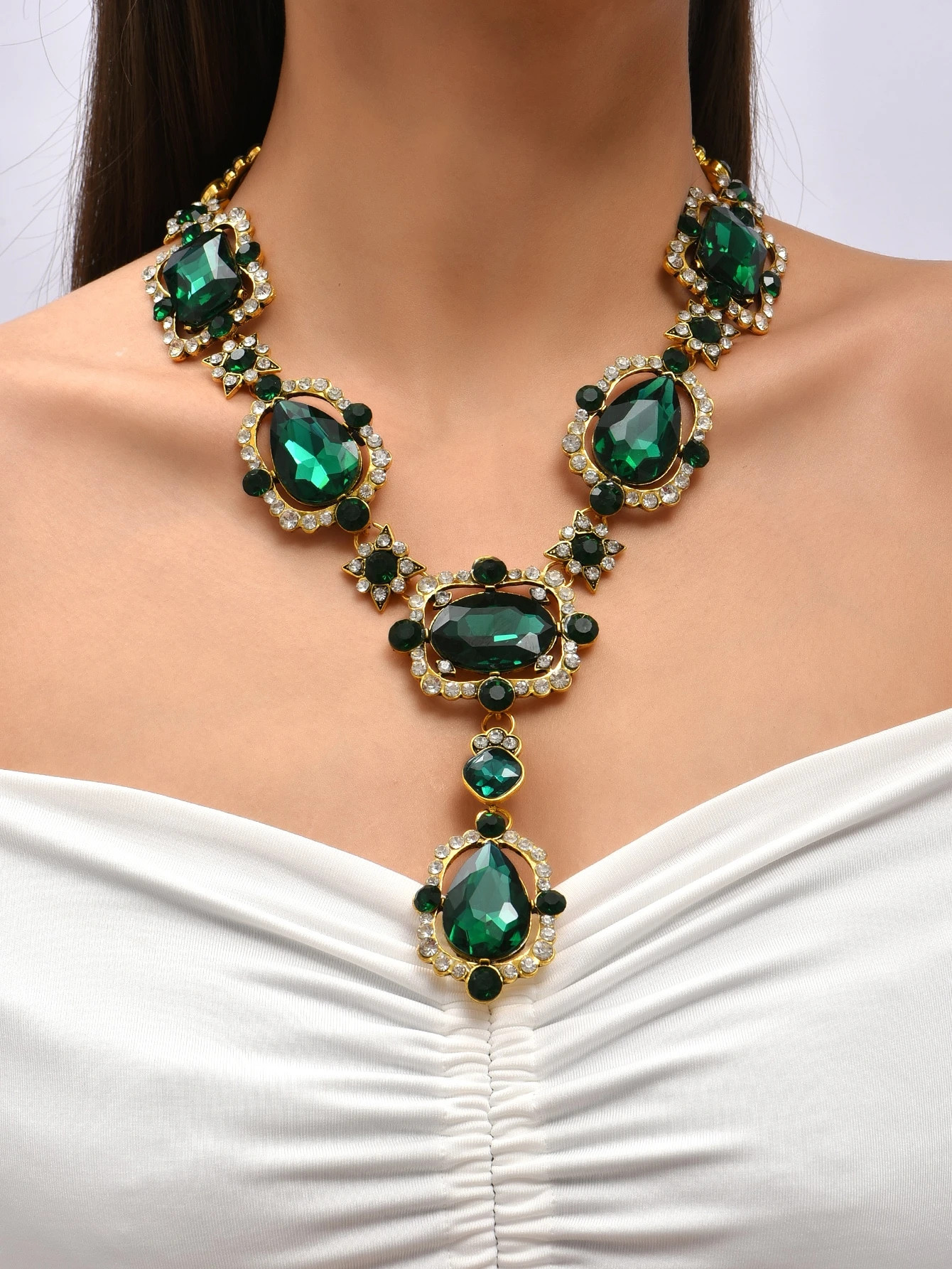 Rhinestone Decor Necklace
   SKU: sj2111163963253266      
          (80 Reviews)
            US$... | SHEIN