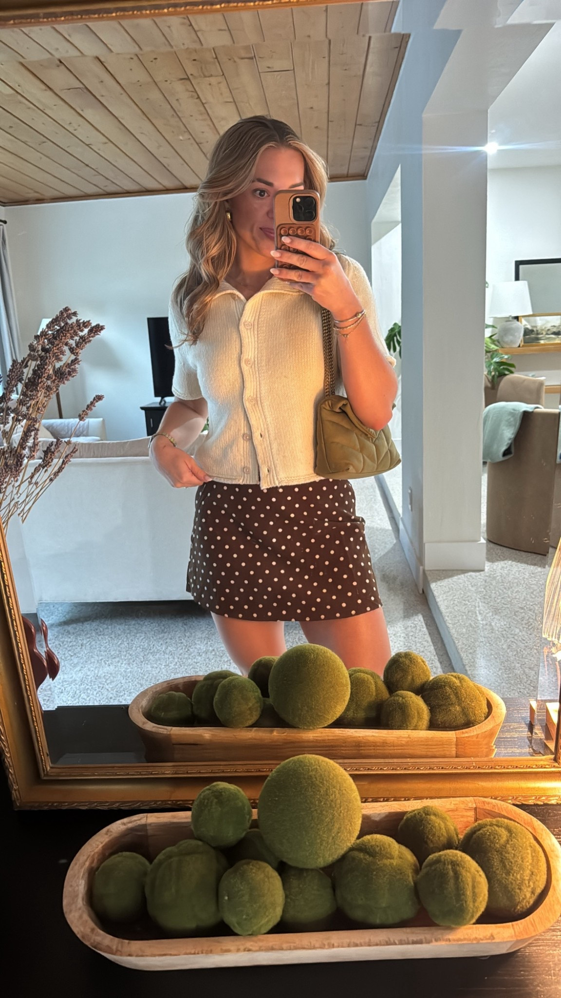 Wearing a size 6 in skirt 

Code: LIZA20 for 20%

Lizaflats, fall, Princess Polly 