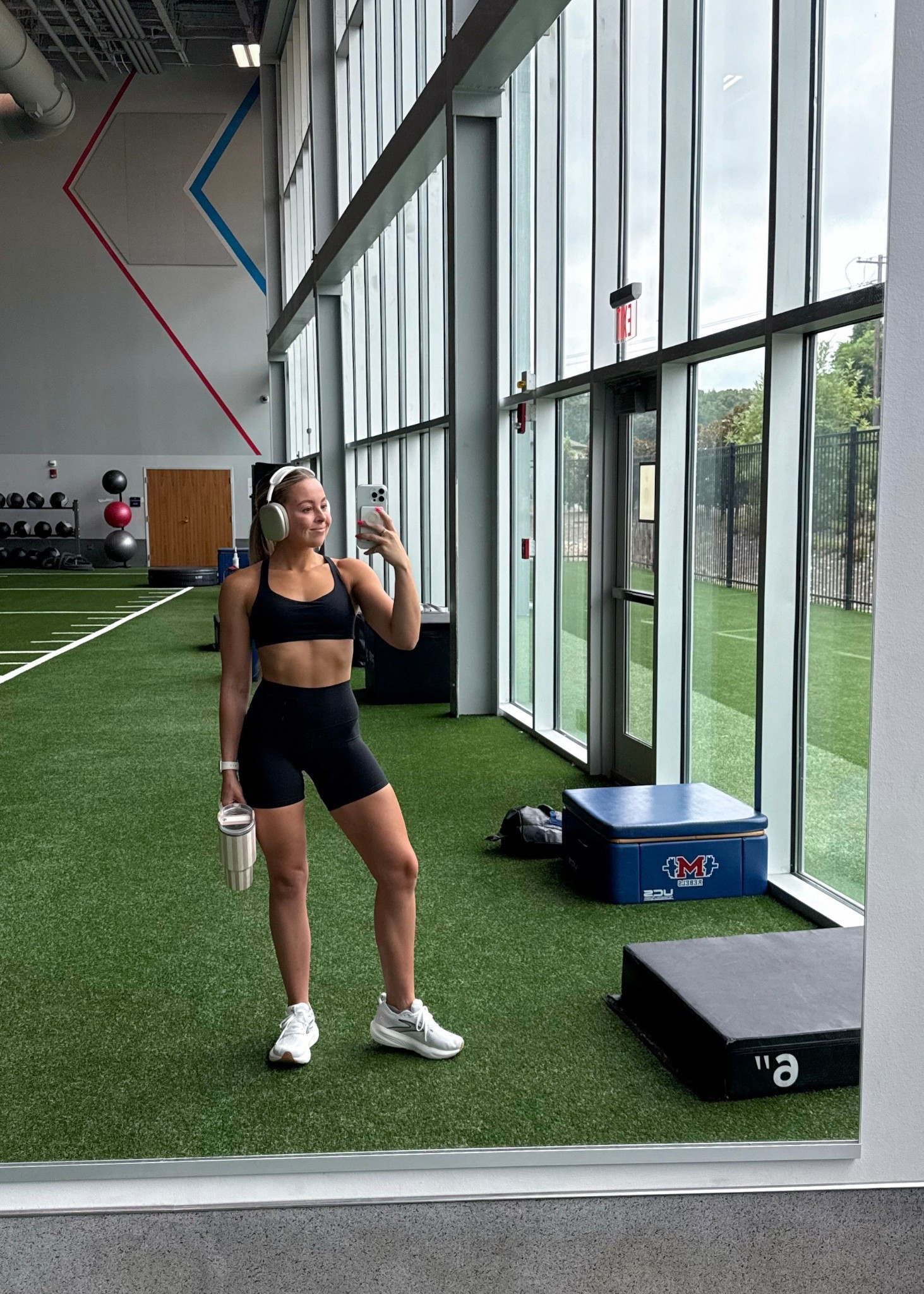 Gym fit + my new Brooks shoes!! They are so comfy 👏🏼