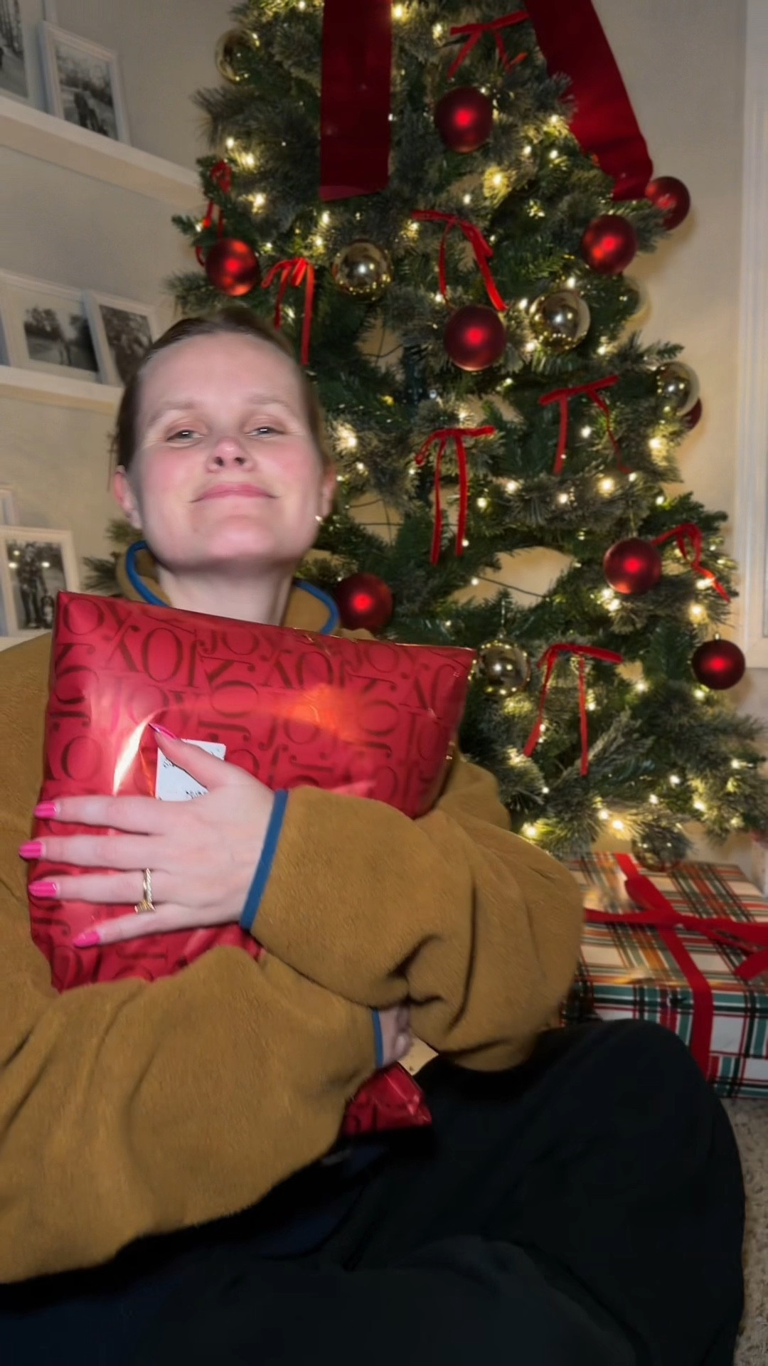 Vlogmas, opening an early Christmas present, fp movement victory set, wearing an old Patagonia fleece, linked some similar ones 

#LTKHoliday #LTKvlog