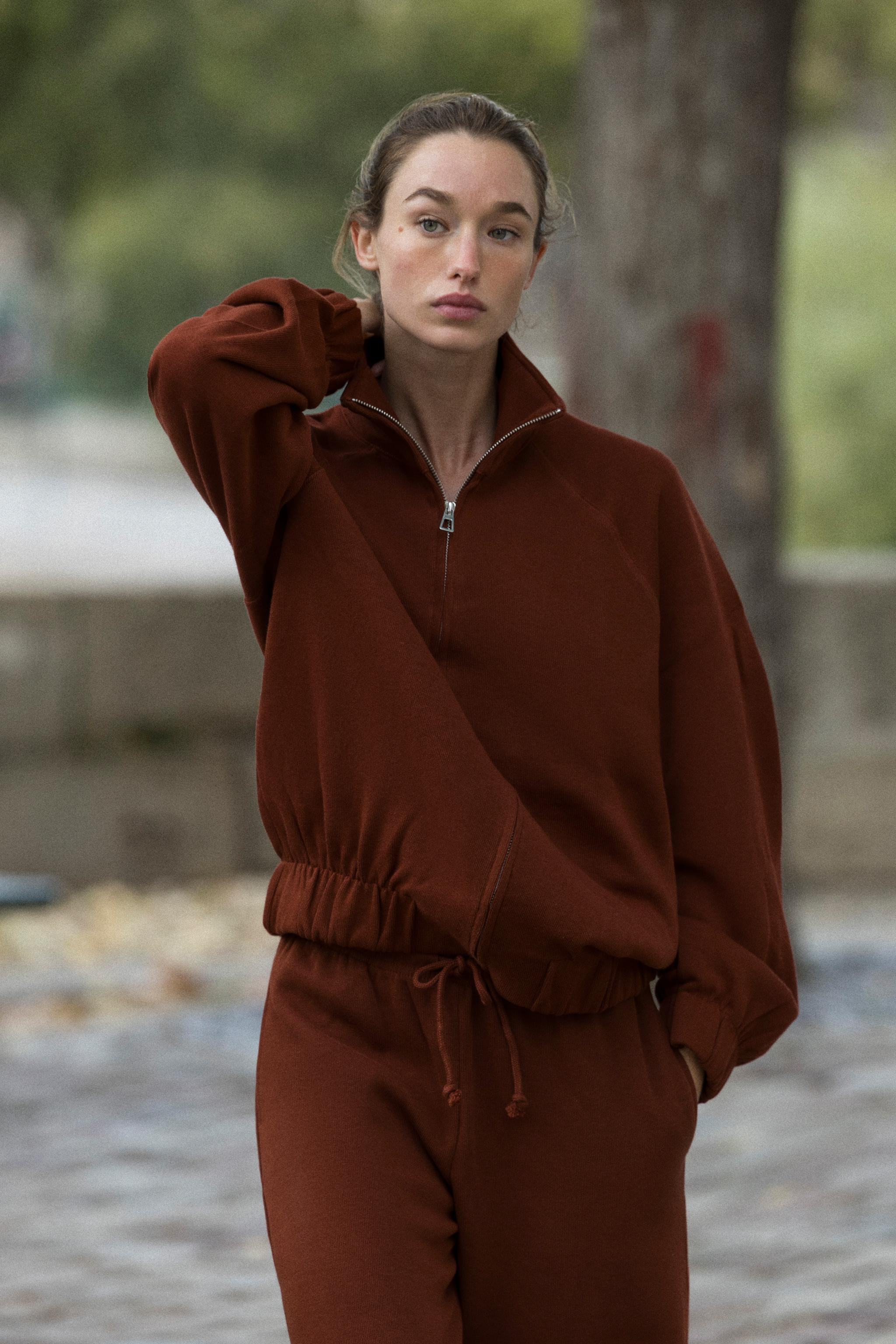 SOFT ZIP-UP SWEATSHIRT29.99 GBP Chocolate dark russet Charcoaldark russet | 3199/153/749Put it in... | Zara UK