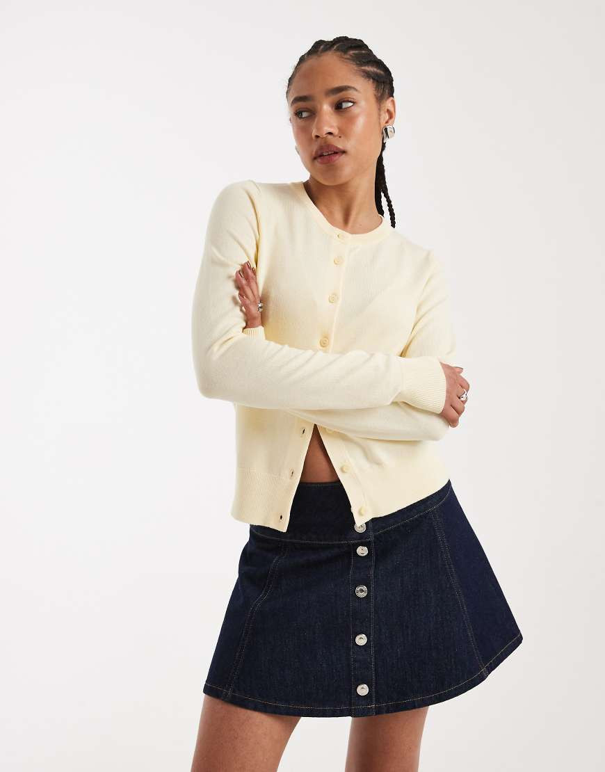New Look fine gauge crew neck cardigan in yellow | ASOS (Global)