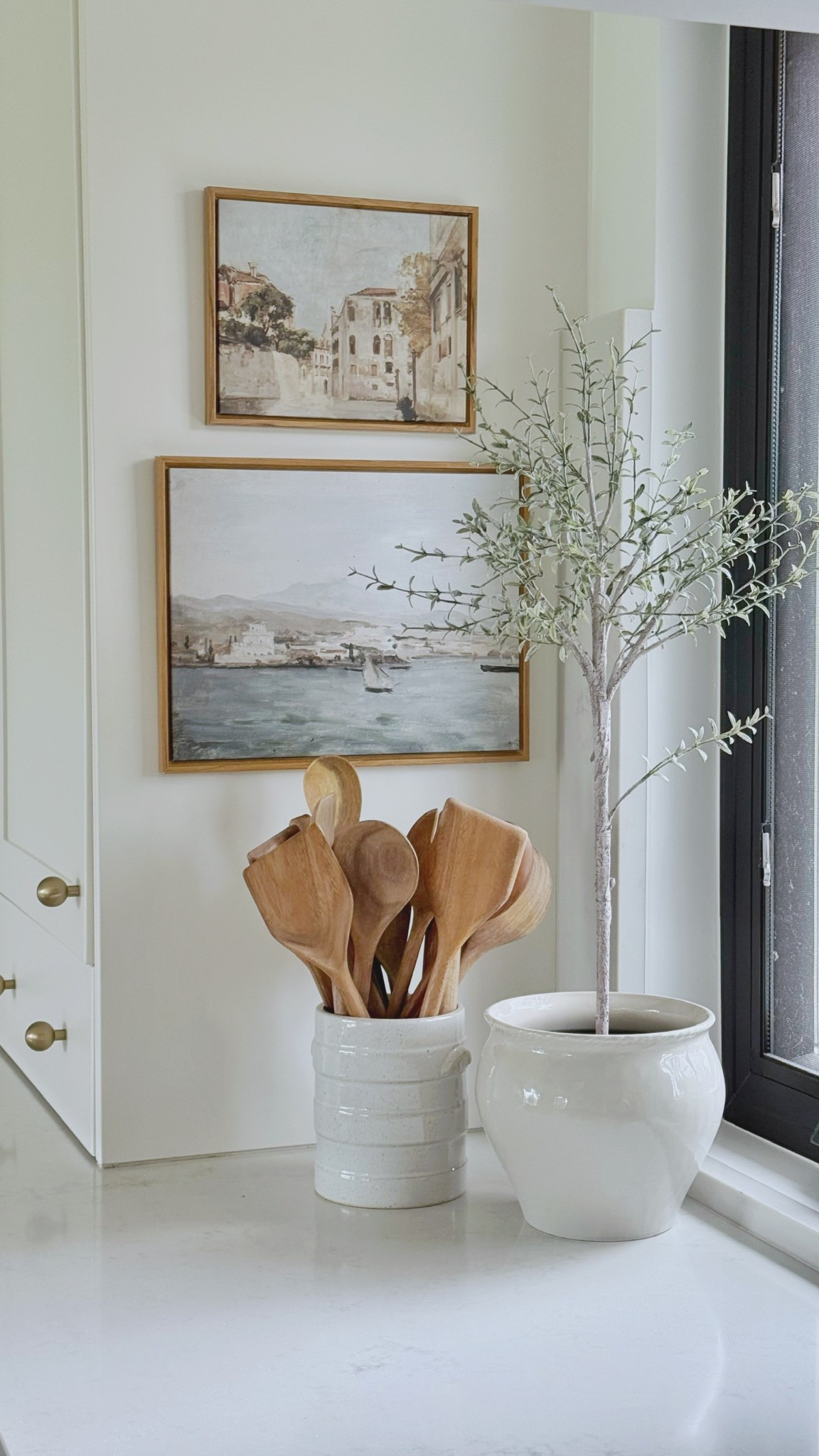 Effortlessly elevated—light wood tones, clean lines, and neutral layers that make this kitchen feel like home!

#LTKHome #LTKSeasonal #LTKStyleTip