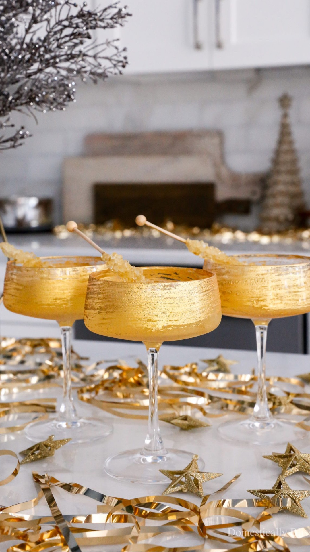 These New Year’s Eve Sparkly Gold Drinks are a fun and glittery way to bring in the new year.

See details:
https://domesticallyblissful.com/new-years-eve-sparkly-gold-drinks/

🔗 Join our newsletter: https://domesticallyblissful.com/newsletter/ 

#LTKHoliday #LTKHome #LTKSeasonal