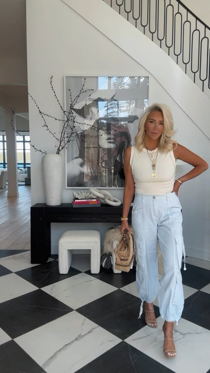 The must have summer blue & white stripe cargo pants! Super light weight and the perfect fit! 🤌❤️ I’m in a 27 