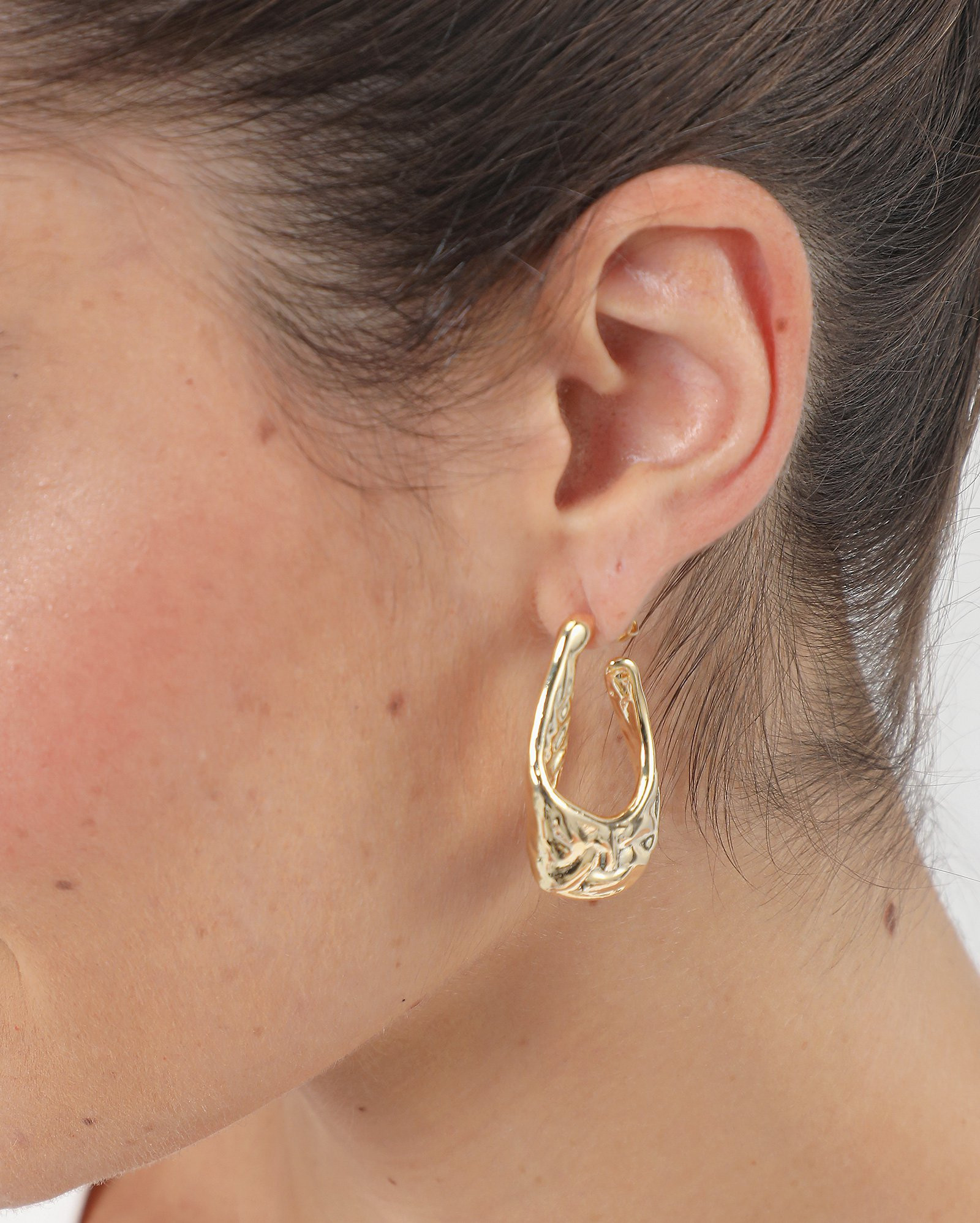 Brinco feminino de argola orgânica dourado | Accessori by Riachuelo | Riachuelo (BR)