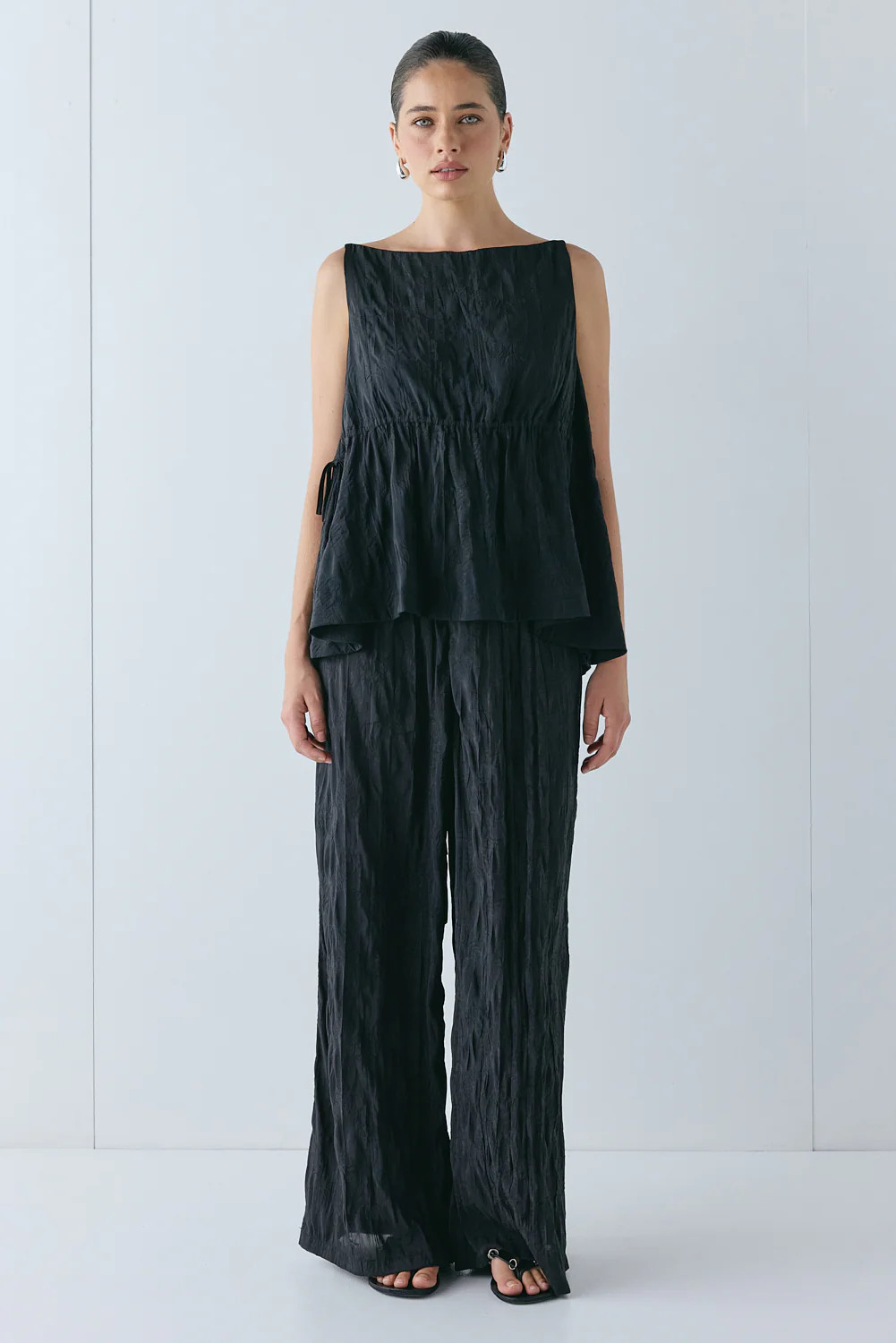 Raya Pants Crinkle Black | VRG Grl