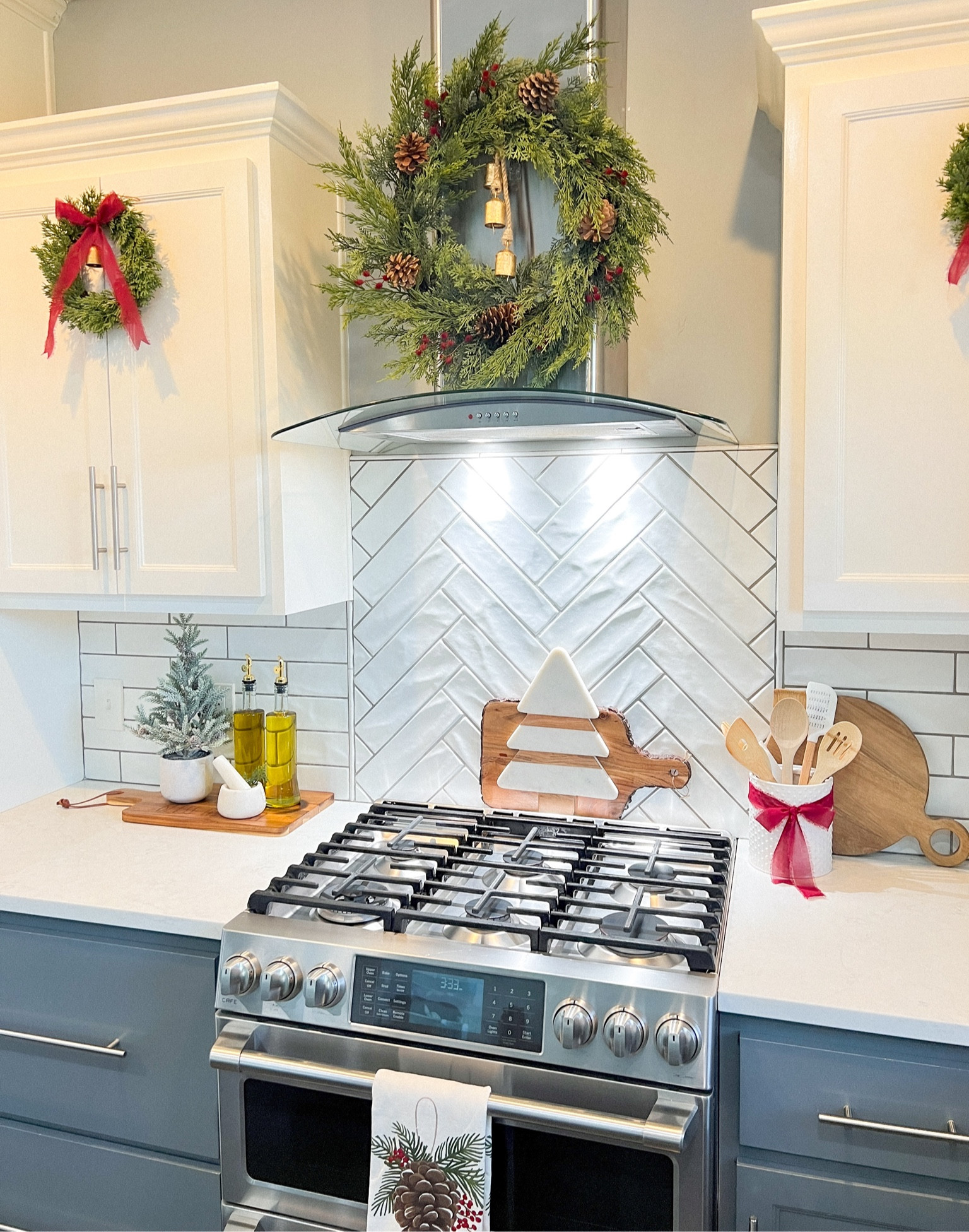 🎄Starting off my Christmas decor time by doing my kitchen. Simplicity and organic taste but yet traditional and festive for Christmas. 🎀🎁 The wreath is one of my most favorites. 

#LTKhome #LTKSeasonal #LTKHoliday