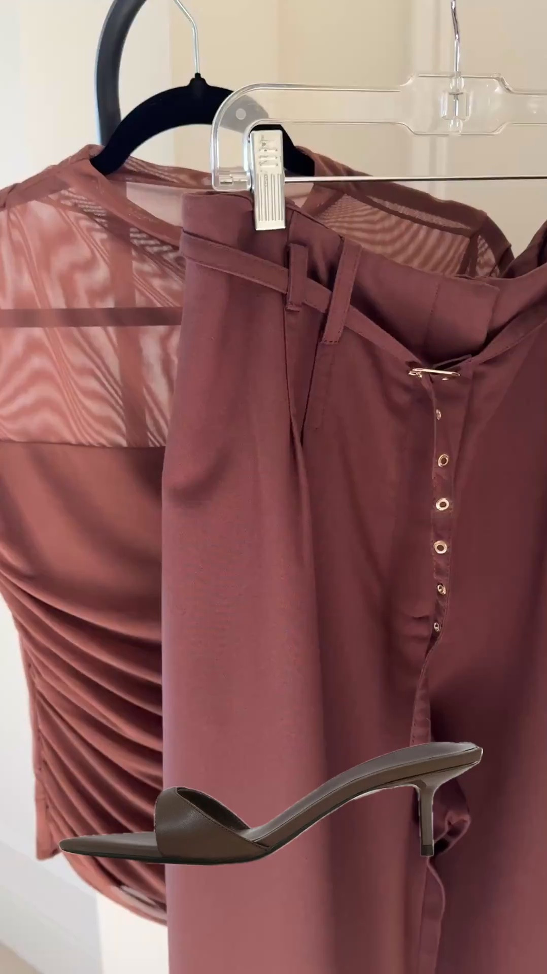 Fall workwear outfit idea 
🤎🤎🤎

Pants I size up in to a 32L 
Top L ( shade brown ) matches pants perfect 
Also linked the long sleeve version as well

Follow my shop @shaynaslife on the @shop.LTK app to shop this post and get my exclusive app-only content!

#liketkit 
@shop.ltk
https://liketk.it/6n9Pm