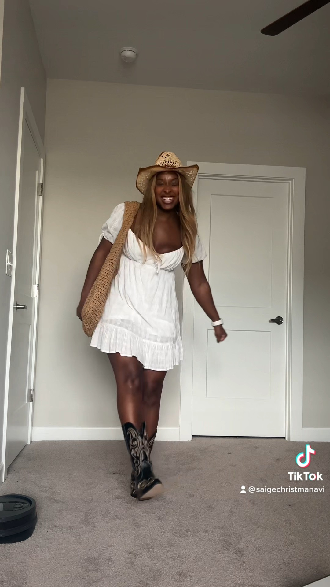 Perfect little white casual dress for summer 