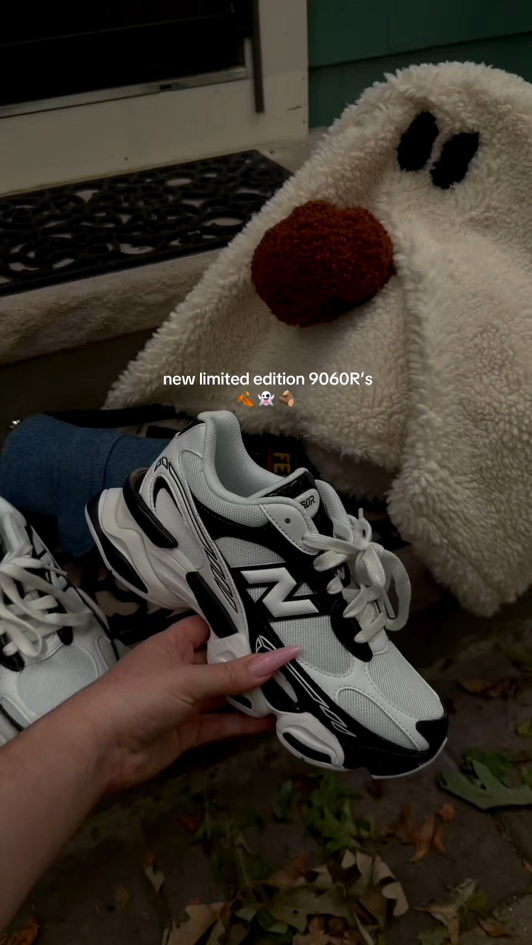 Spooky szn is here 👻🍂 and the New Balance 9060R is the perfect finishing touch for a cozy fall fit. Comfy, cute + made for all the autumn vibes. 🤎🎃

#NewBalance9060 #FallOutfit #SpookySzn #FallFashion #CozyStyle #LTKStyle #SneakerStyle #AutumnOutfit

#LTKSeasonal #LTKActive #LTKdayinmylife