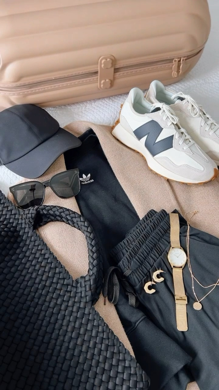 Airport travel outfit idea! 

#LTKSeasonal #LTKTravel #LTKStyleTip