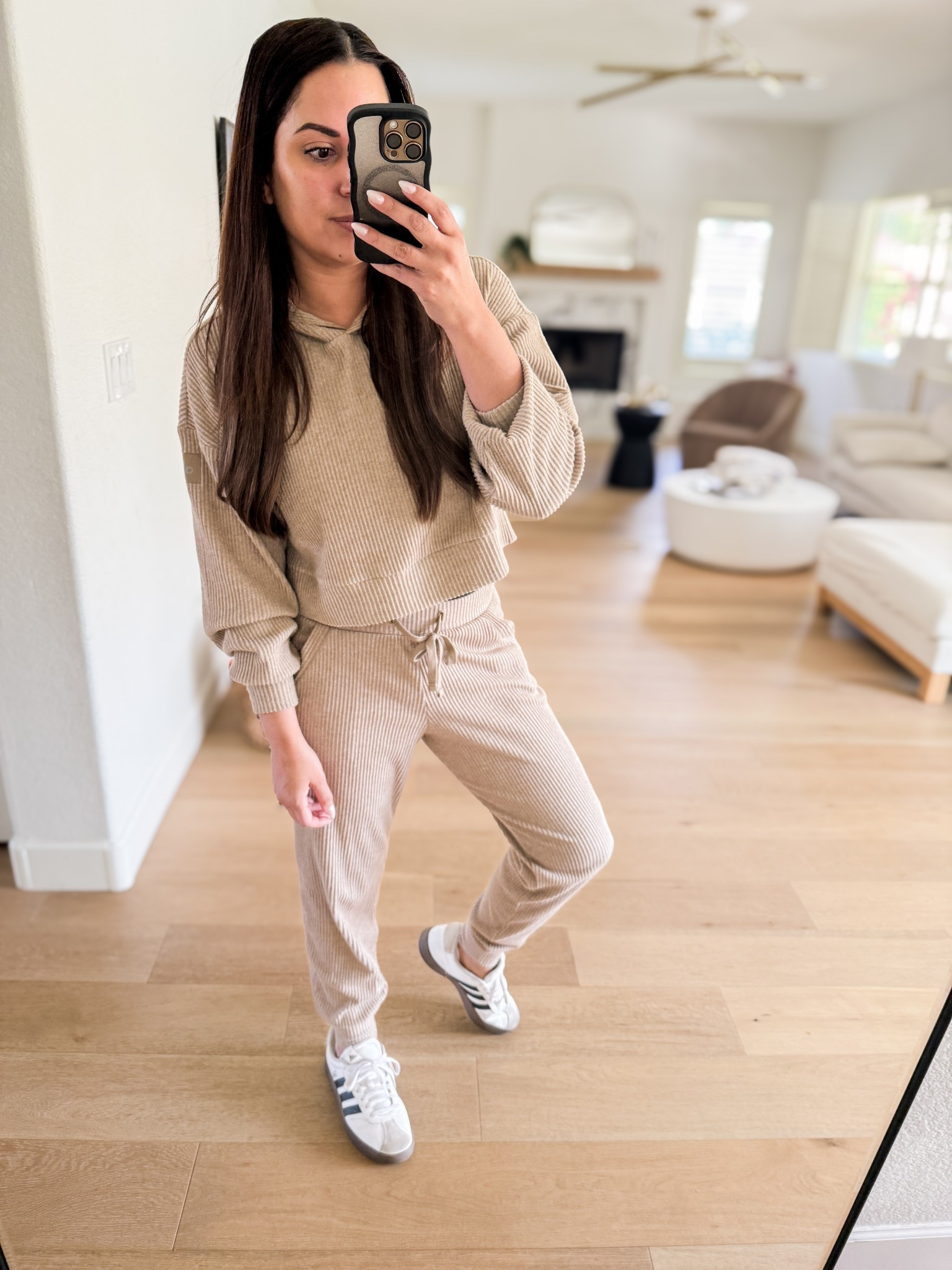 Another Alo yoga Aloversary favorite! Love this matching set, cozy outfit, casual outfit, joggers, loungewear, lounge set, 

#LTKFindsUnder100 #LTKStyleTip