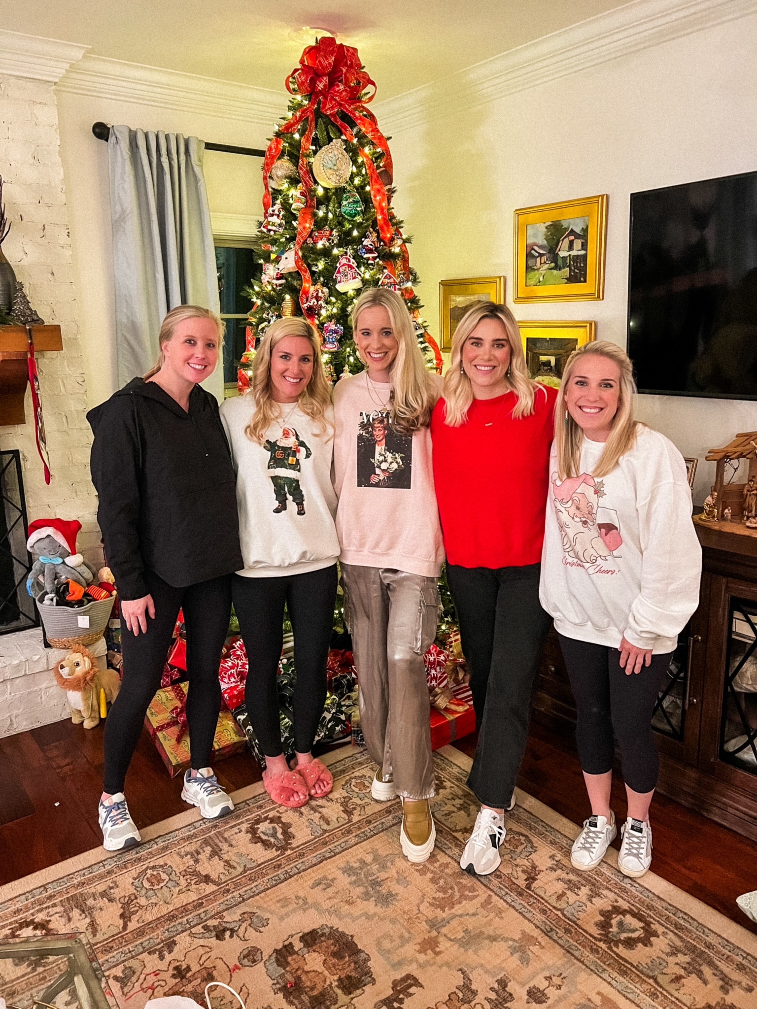 A favorite tradition of dirty Santa with the girls is one I adore, especially when it’s casual and cozy!! 🫶🏼🩷👑🎄

Sweatshirt is by Kathryn Elaine, pants are rented from Nuuly and shoes are Ganni ✨

#LTKHoliday #LTKparties #LTKSeasonal