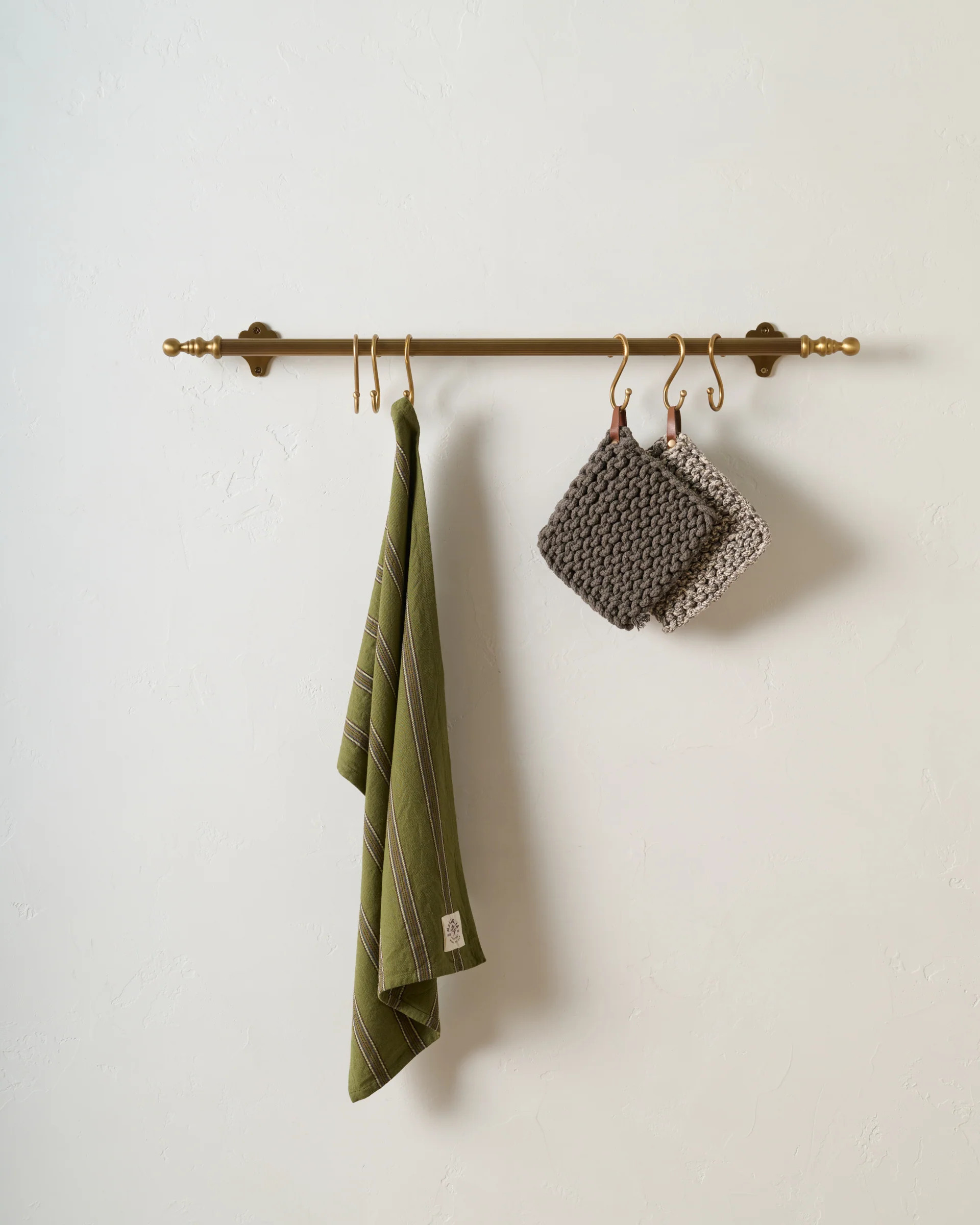 Solid Brass Fluted Rail with Hooks | Magnolia