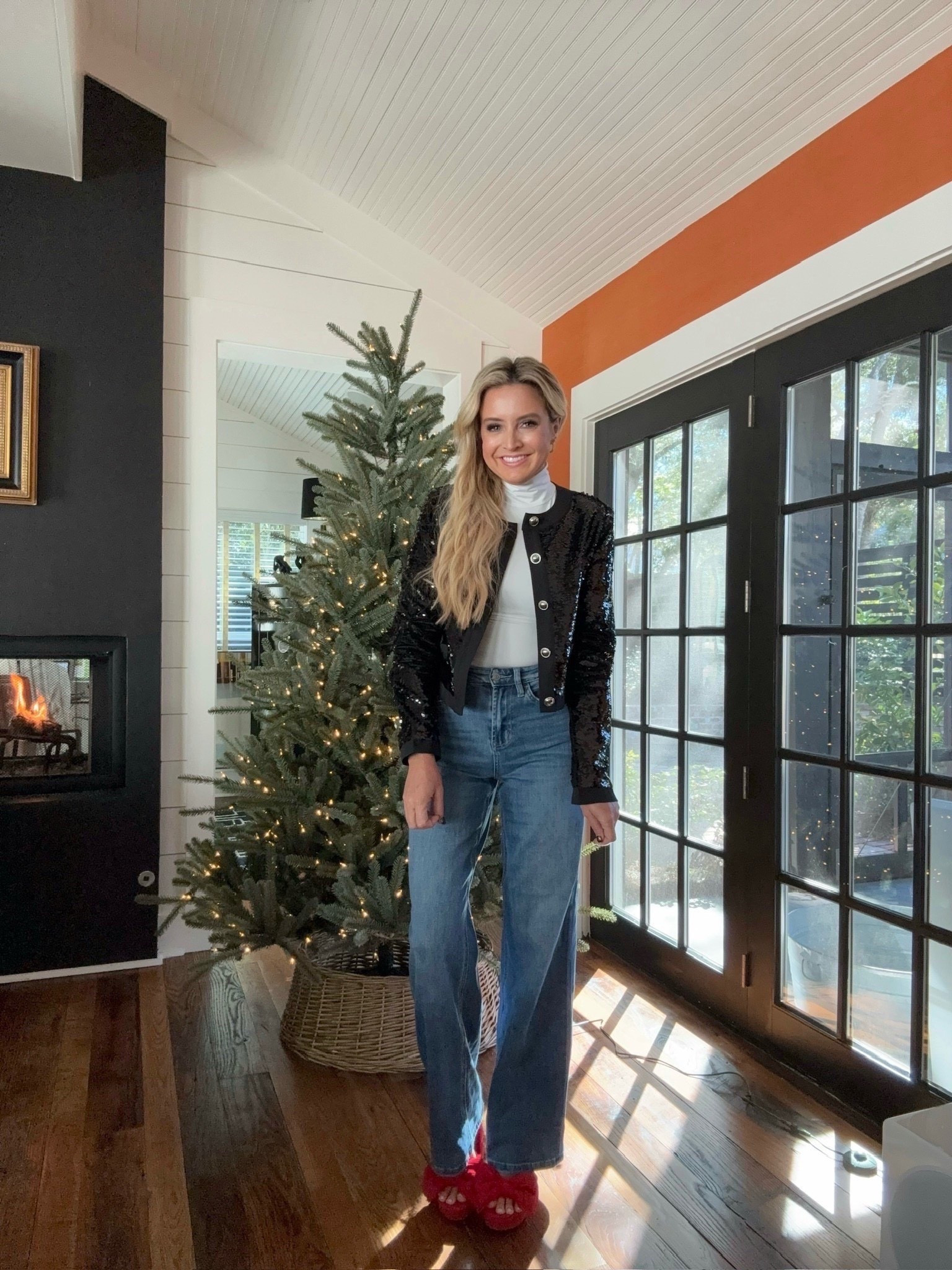 Cutest sequin sweater and holiday outfit perfection!! Wearing an XS and cute jeans in size 24. Grab 50% off!!

#LTKHoliday #LTKFindsUnder100 #LTKSaleAlert