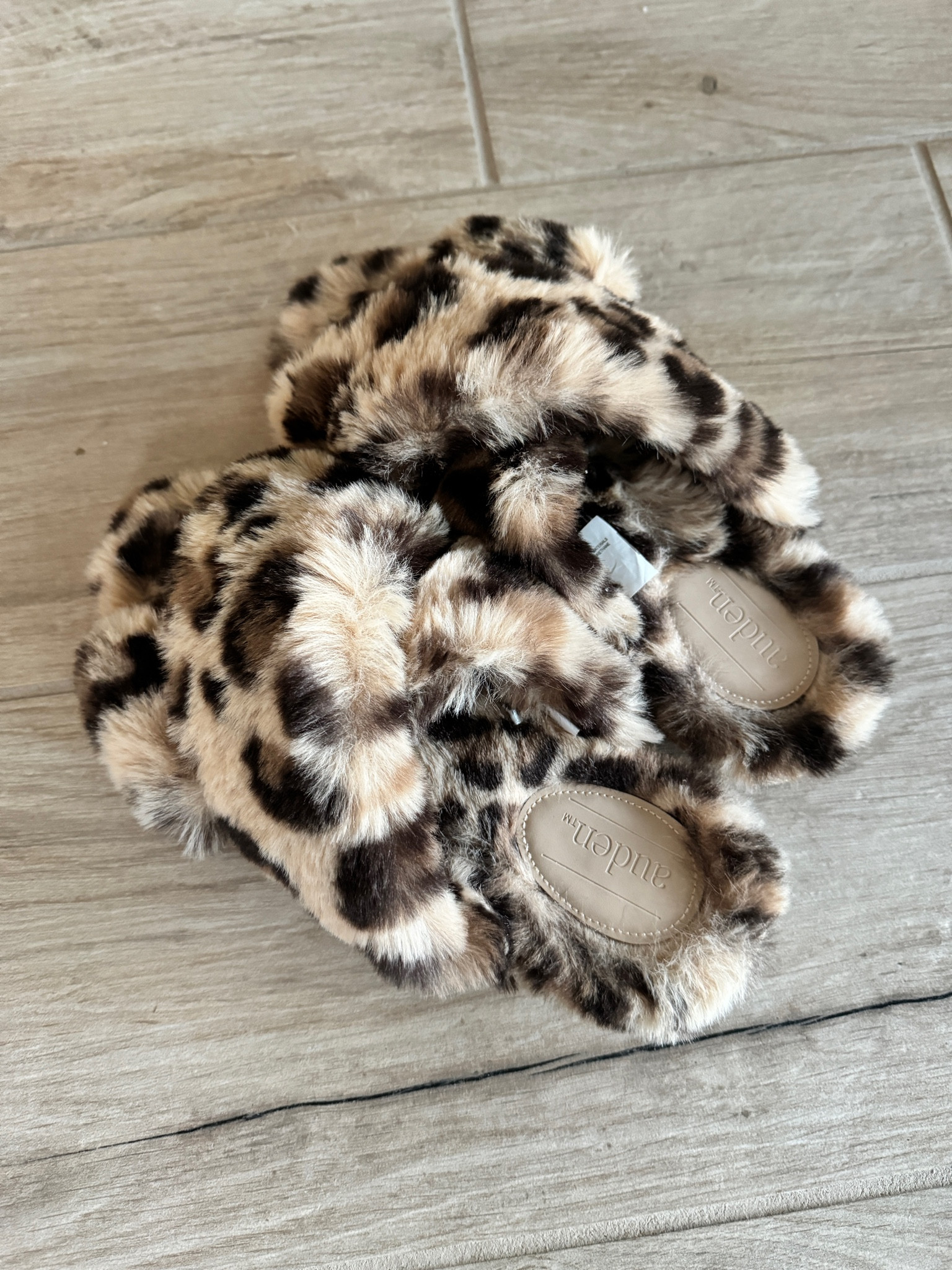 Target slippers + cozies you might wanna snag before they sell out! 🤎 

#LTKStyleTip #LTKMidsize