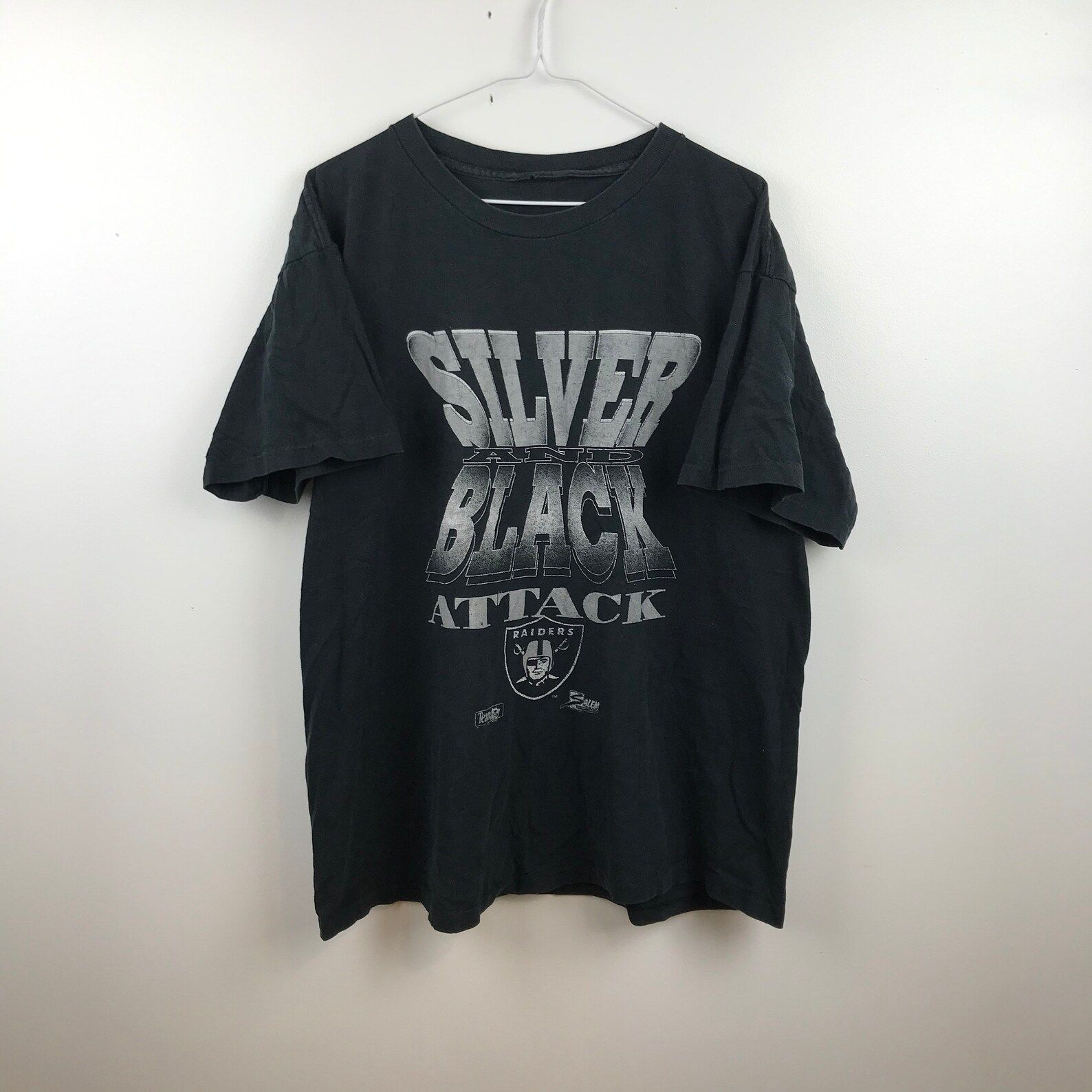 Vintage 90s - Oakland Raiders - Silver & Black Attack - Black T-Shirt Single Stitch | XL - 90s Re... | Etsy (US)