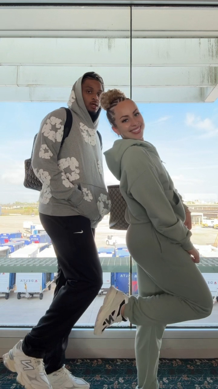 Airport outfits ✈️🤍 I love a good travel fit and Skims does it for me > 


#LTKtravel #LTKshoecrush