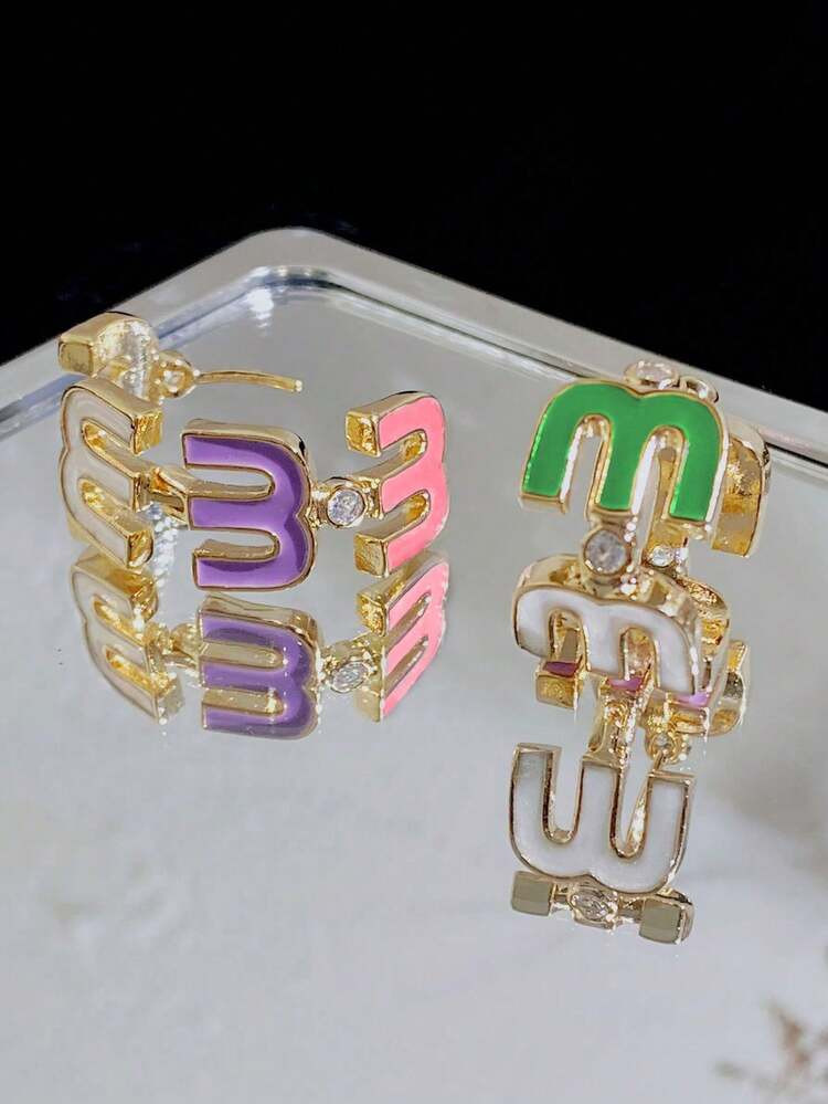 1 Pair Fashionable Hoop Earrings With Letter M Design, Minimalist Chic Niche Dopamine Earrings For Women | SHEIN