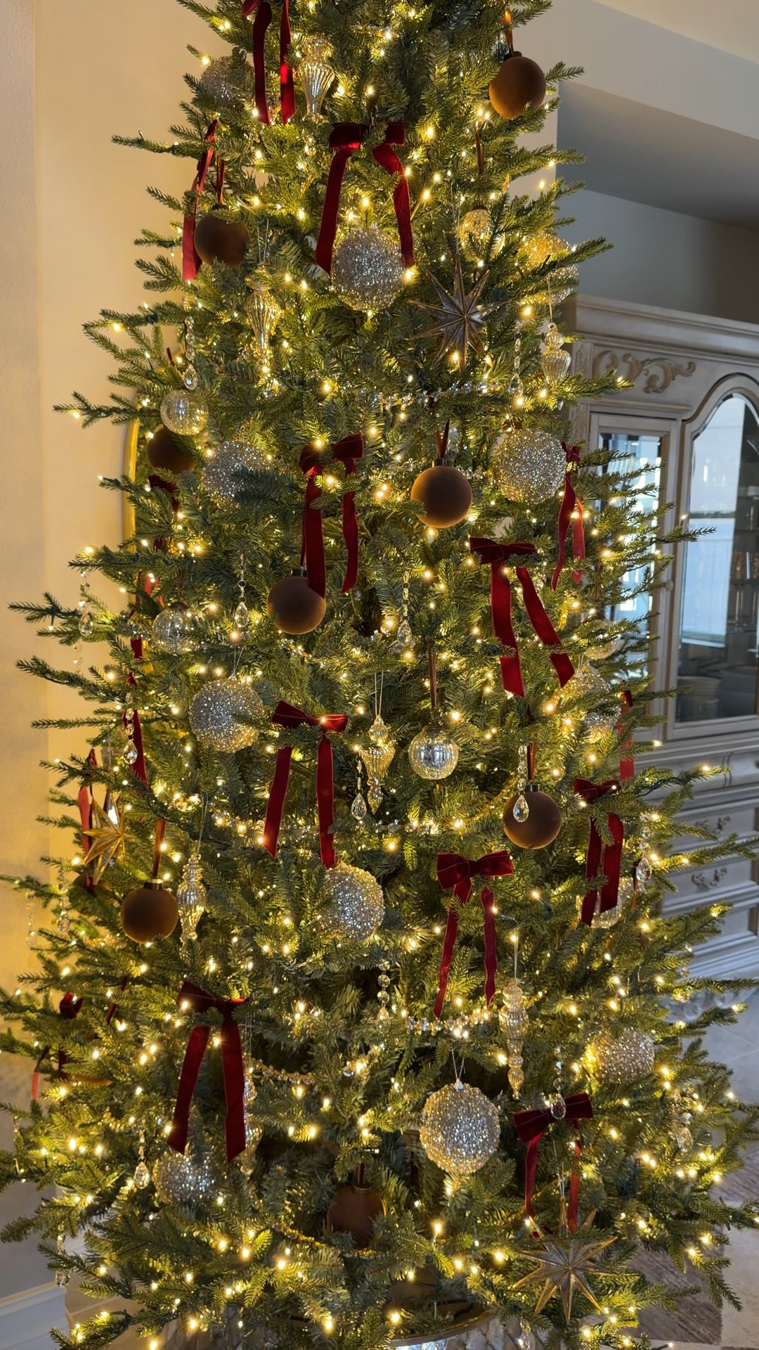 My tree isn’t finished just yet but I’m getting lots of questions about it! It truly is such a beautiful tree! It comes in a 7 1/2 and 9 foot. I love the twinkling lights! It takes just a few minutes to put together and requires minimal fluffing.

#LTKSeasonal #LTKHoliday #LTKHome