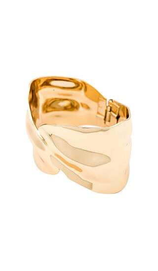 Ettika Abstract Textured Cuff Bracelet in Metallic Gold. | Revolve Clothing (Global)