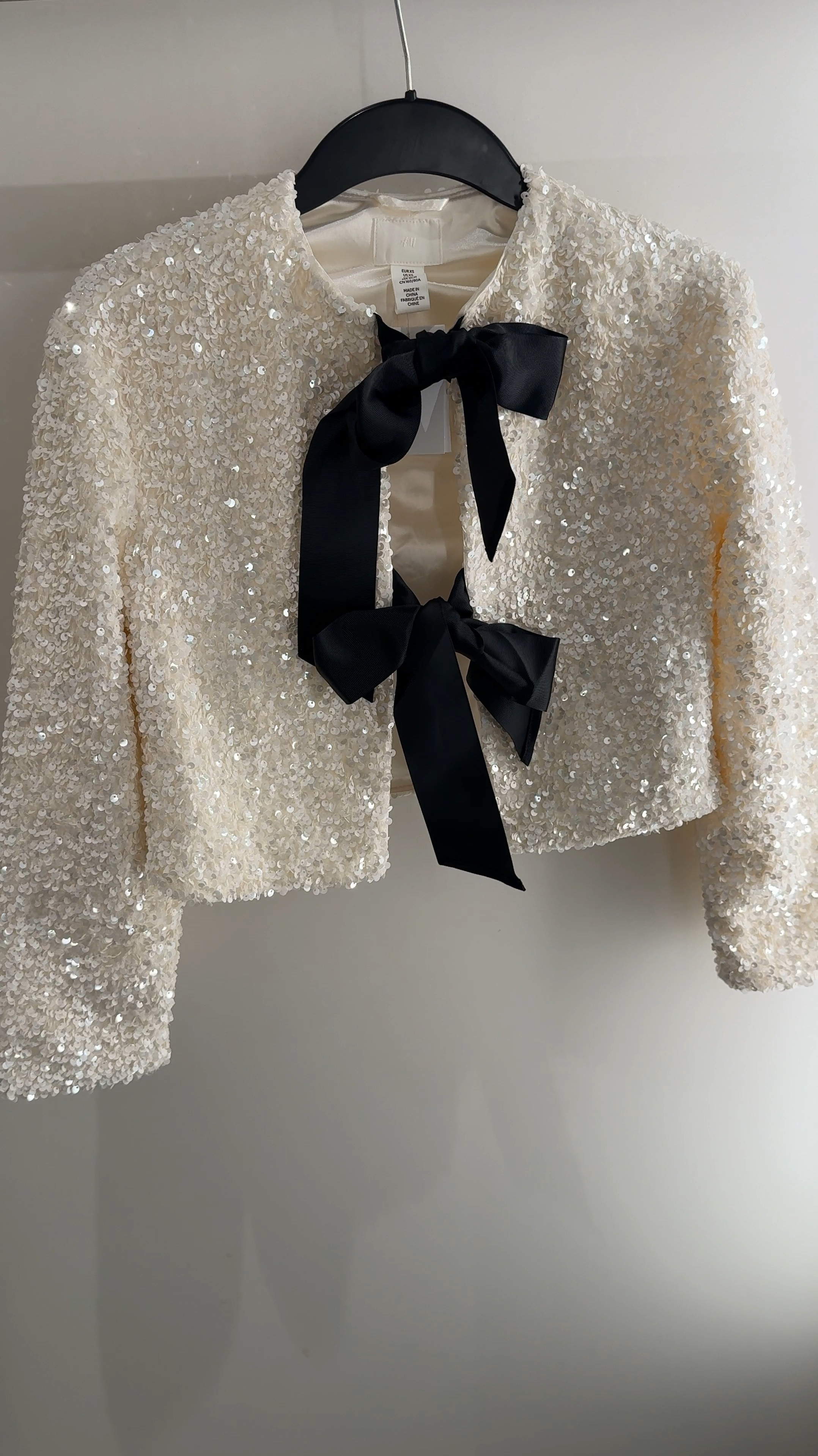 It’s time for sequins and bows! This jacket hits both and under $40!

#LTKFindsUnder50 #LTKHoliday #LTKStyleTip