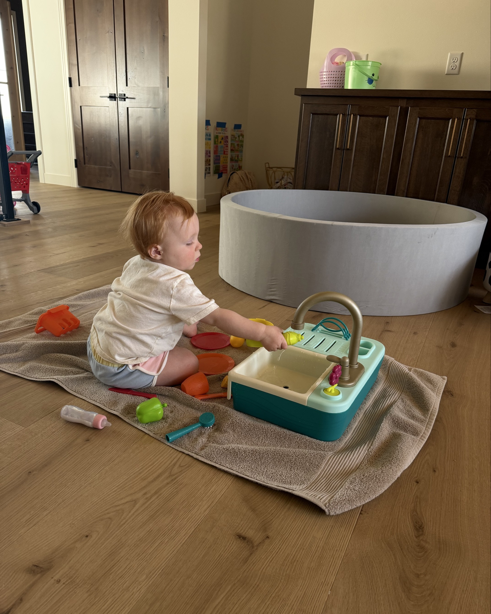 running water in the play sink keeps her busy!! 

#LTKdayinmylife #LTKmomlife #LTKKids