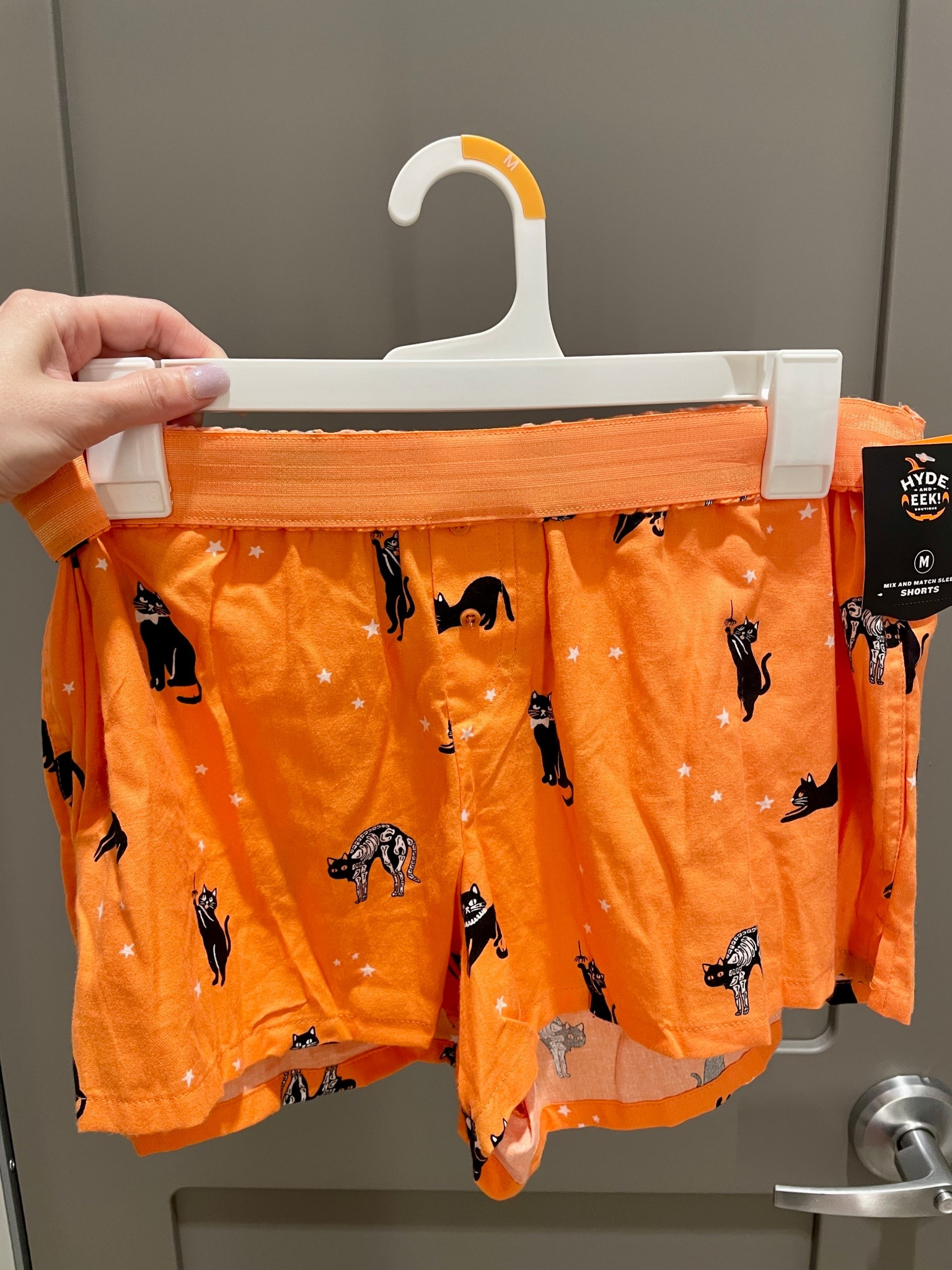 Halloween pajamas! 😻🧡 

women’s halloween pajamas, cat mom, cat mom pajamas, target pajamas, target pjs, target halloween


#LTKSeasonal