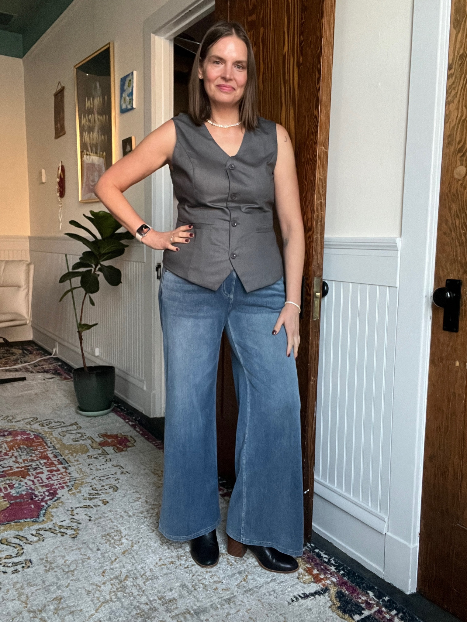 Wide leg jeans with vest look for fall

#LTKMidsize #LTKOver40 #LTKSeasonal