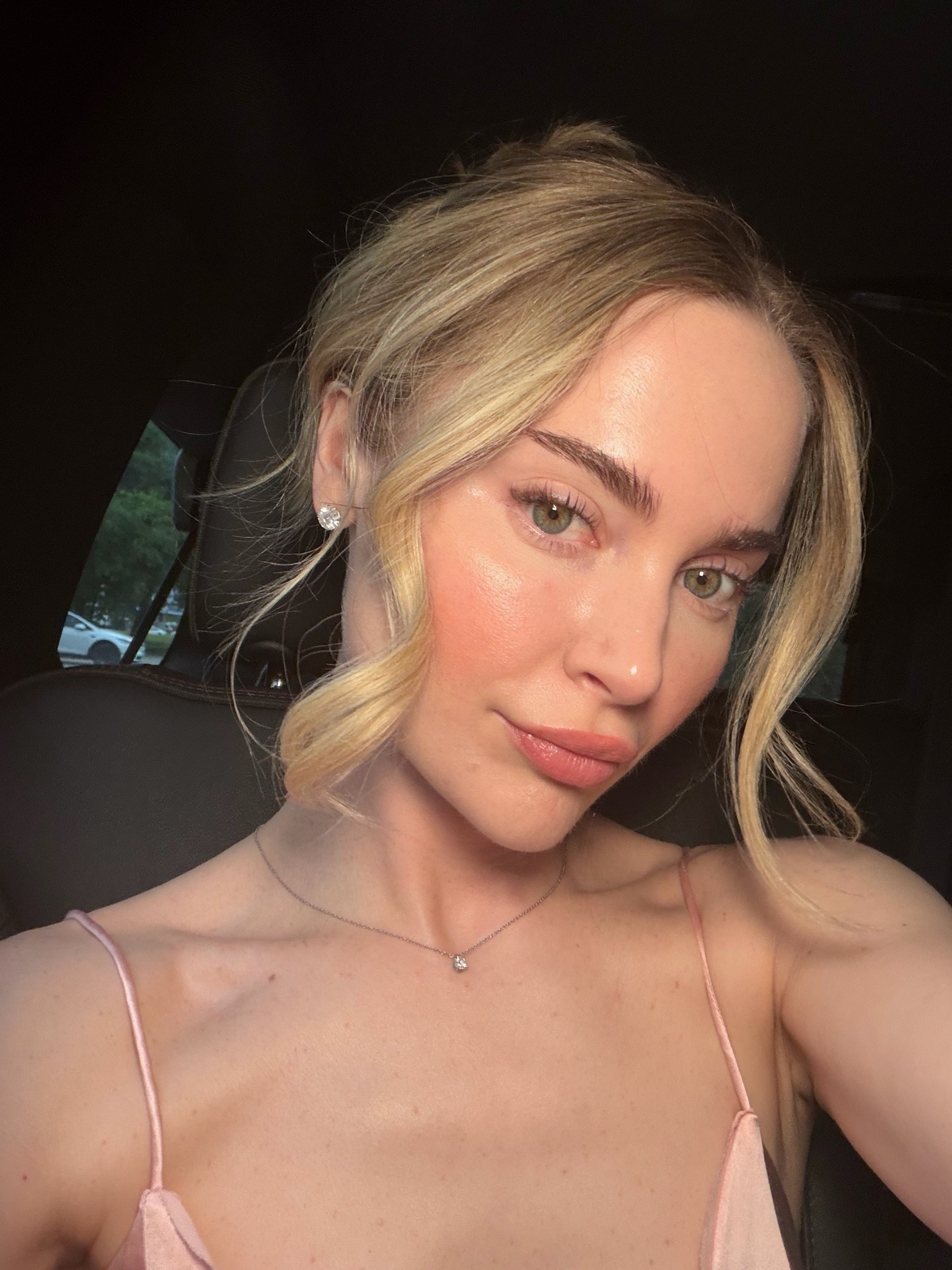 I am wearing color LC1.5 - light cool 1.5 in the YSL beauty cushion foundation!
