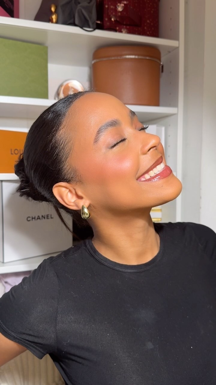 Soft glam con actitud. Aquí están todos los productos toe que use y que realmente recomiendo 💕💕
Link directo en mi LTK
•
•
#MakeupRealness #GlowySkinAlways #BeautyWithAttitude #RareBeauty #HourglassCosmetics #DiorMakeup #HudaBeauty #MakeupByMario #SoftGlamLook #LatinaCreator #MakeupHumor #GRWMVibes #naturalbutbetter

#LTKBeauty #LTKItBag #LTKGiftGuide