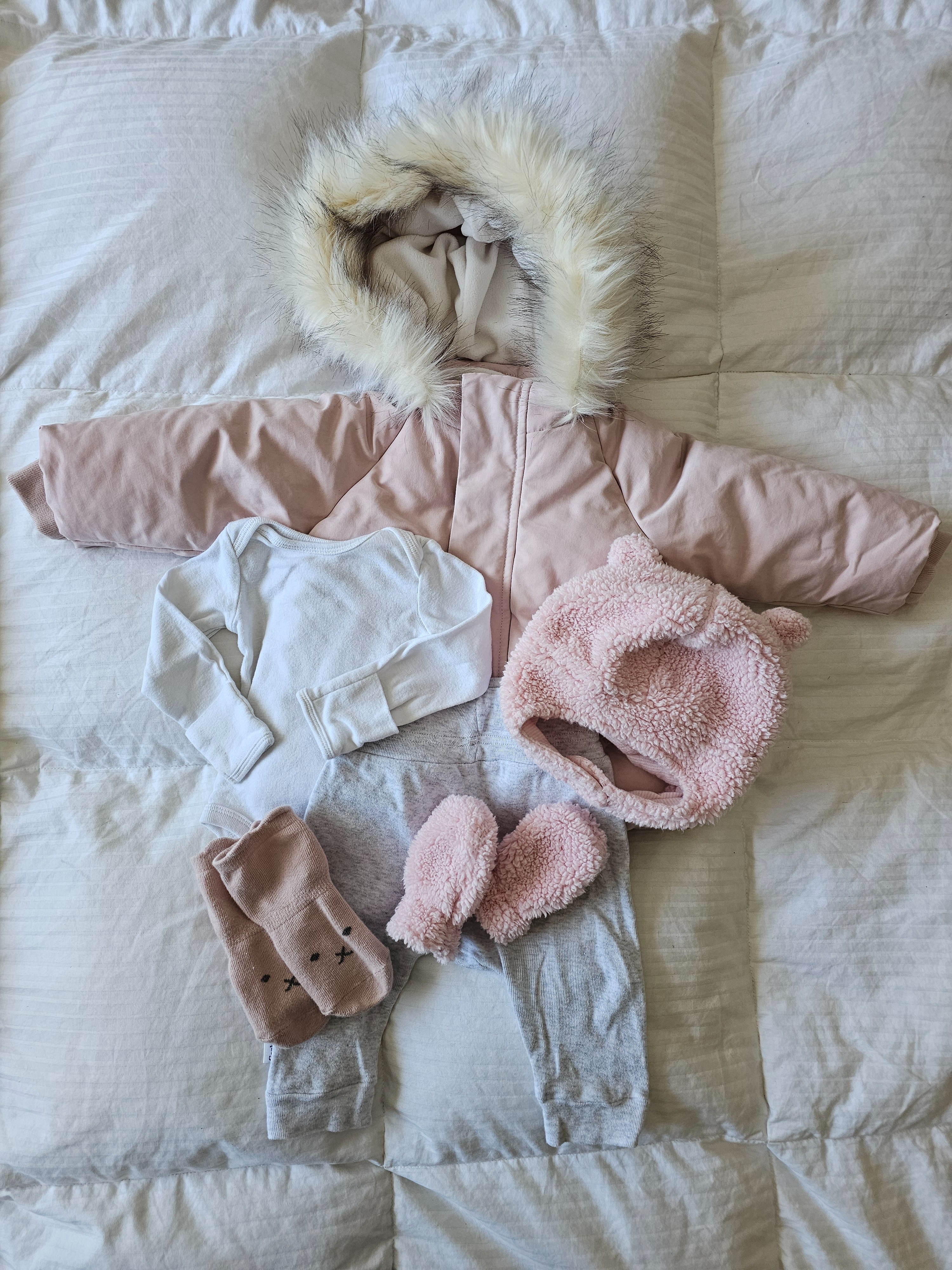 Baby puffer jacket, long sleeve onesie, baby joggers, baby grip socks, baby hat and mittens set

#LTKgrwm #LTKootd #LTKBaby