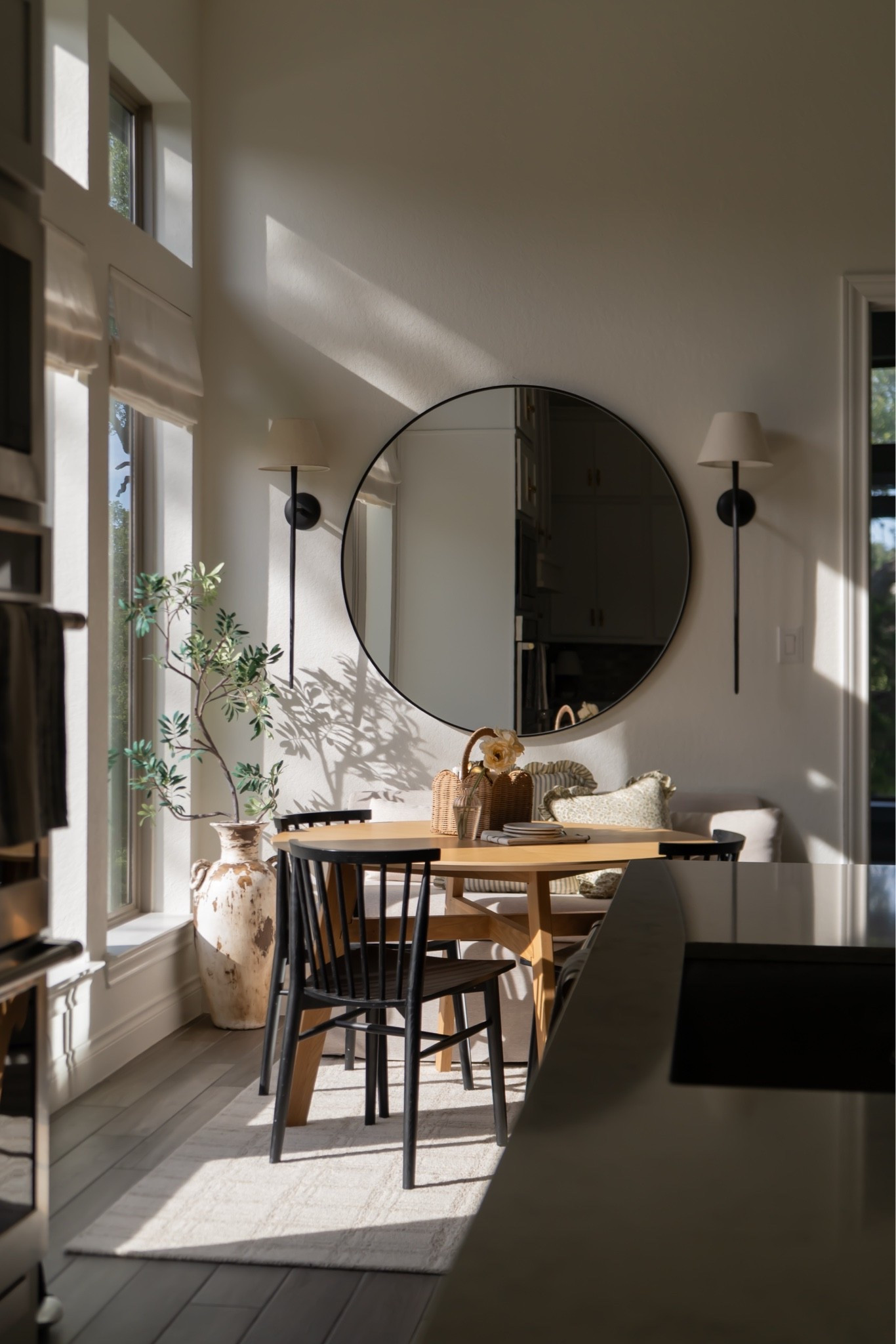 Breakfast nook set for spring 🤎✨

#LTKSeasonal #LTKHome #LTKSaleAlert