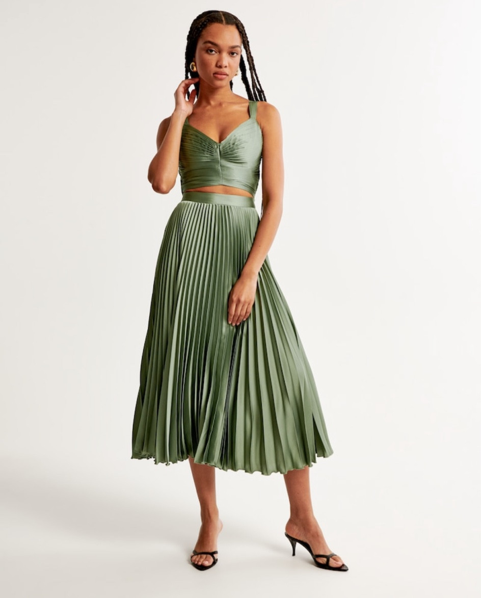 Abercrombie matching skirt set, midi skirt, fall outfit inspiration 

#LTKSeasonal #LTKFind #LTKBacktoSchool