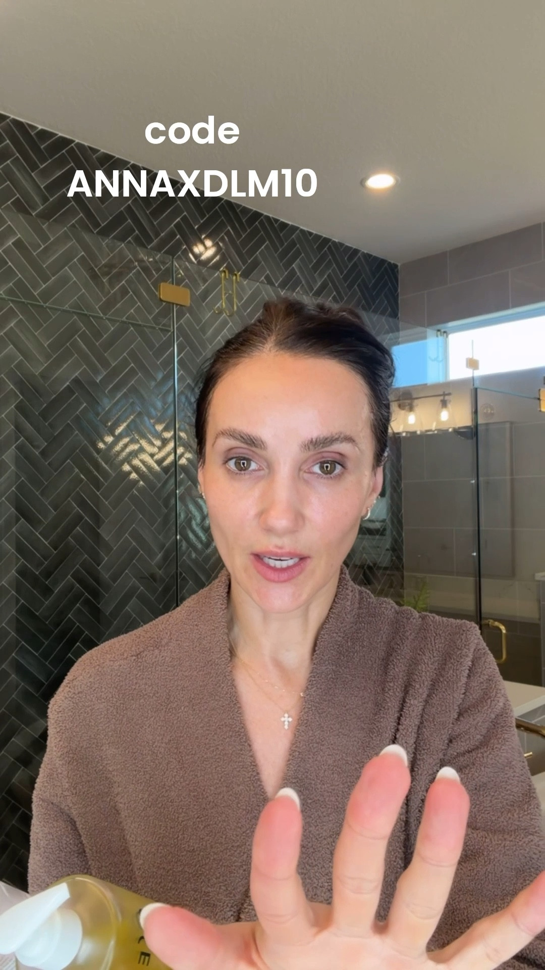 My OSEA bodycare faves, code ANNAXDLM10.

anti aging hacks, anti aging tips, beauty tips over 40, bodycare, body oil, body serum, annabrstyle

#LTKBeauty #LTKOver40