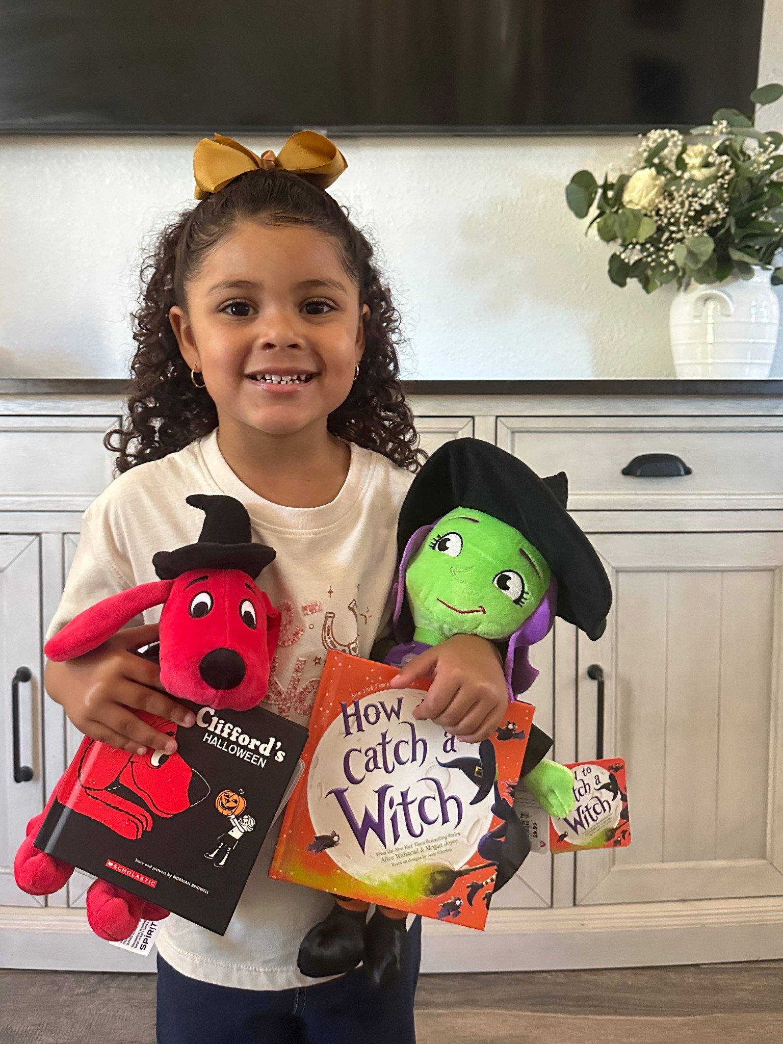 Books with the stuffed animals. Perfect for your toddlers/kids library. Also great for story book parade  

#LTKmomlife #LTKstorytime #LTKKids