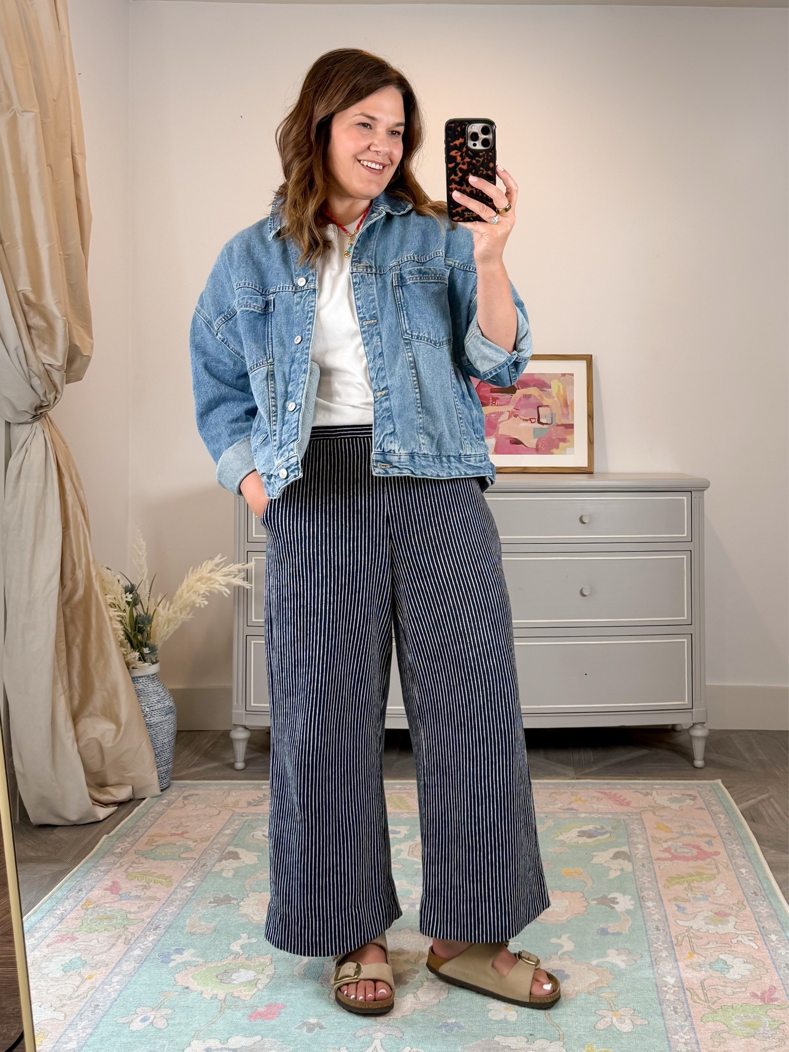Friday OOTD. I’ve worn these Loft pants a few times and I really like them. Wearing a size large here and the fit is perfect. 


Outfit ideas, outfits for summer, summer style finds, LOFT outfits, wide leg pants, outfits for moms on the go, size 10 style

#LTKOver40 #LTKMidsize #LTKootd