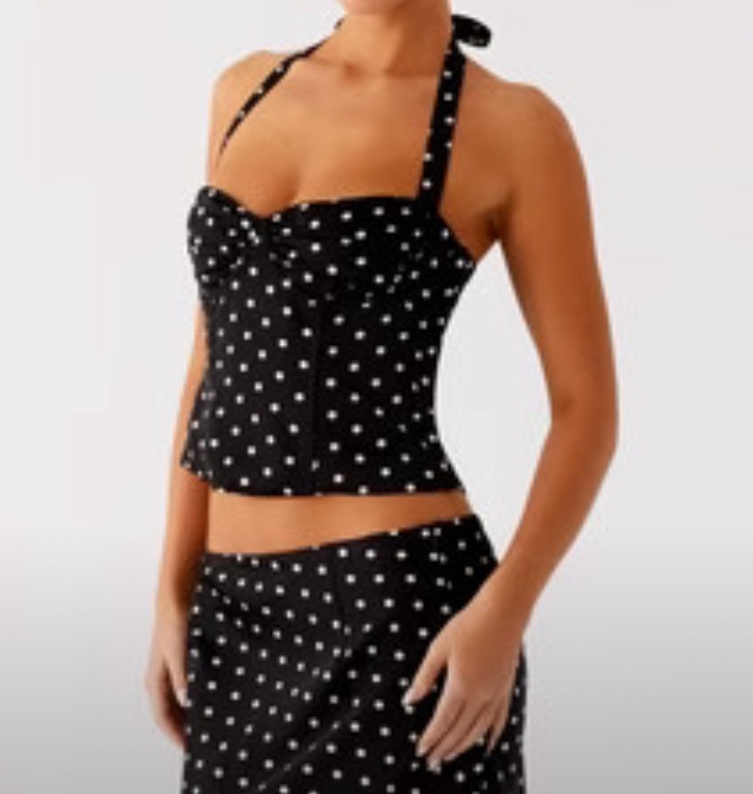 Polka dot top 

#LTKParties #LTKFindsUnder100 #LTKStyleTip